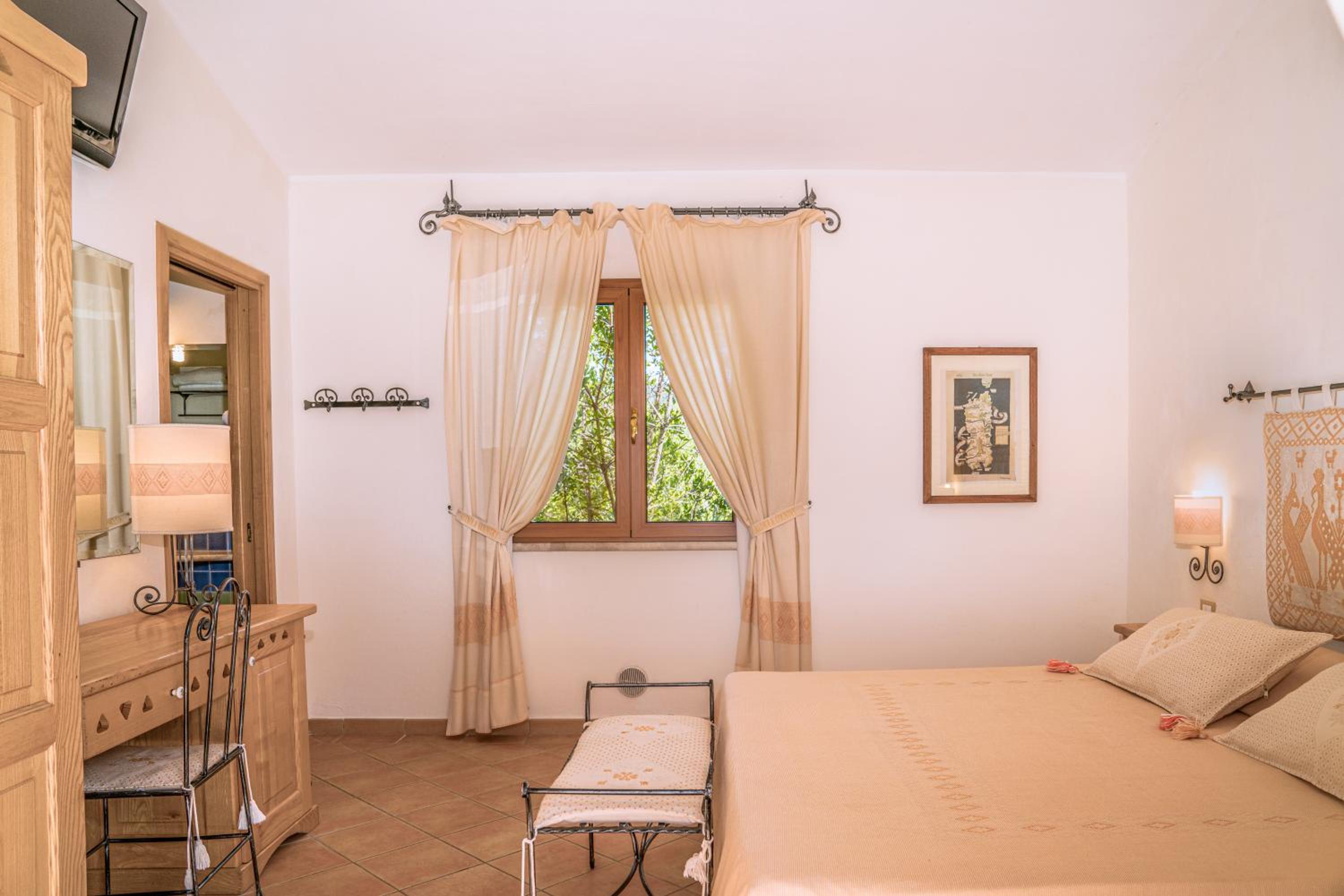 Double or Twin Room with View - Photo 2
