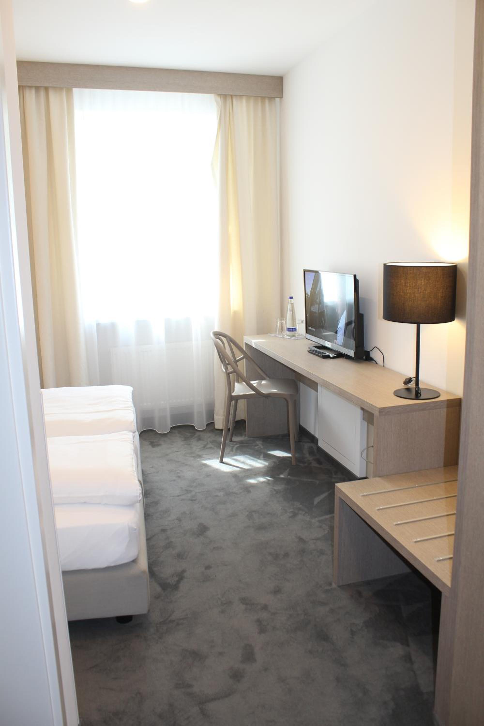 Double Room - Photo 5