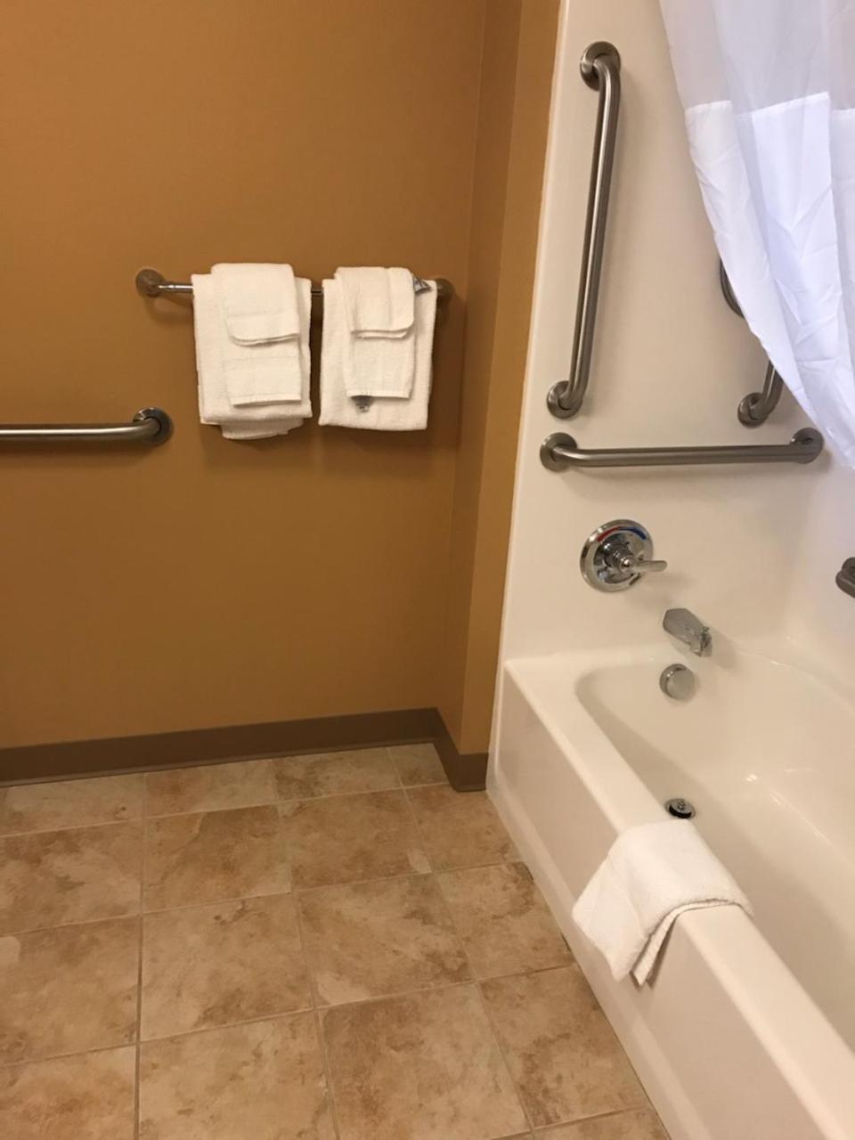 King Suite - Accessible/Non-Smoking photo 3