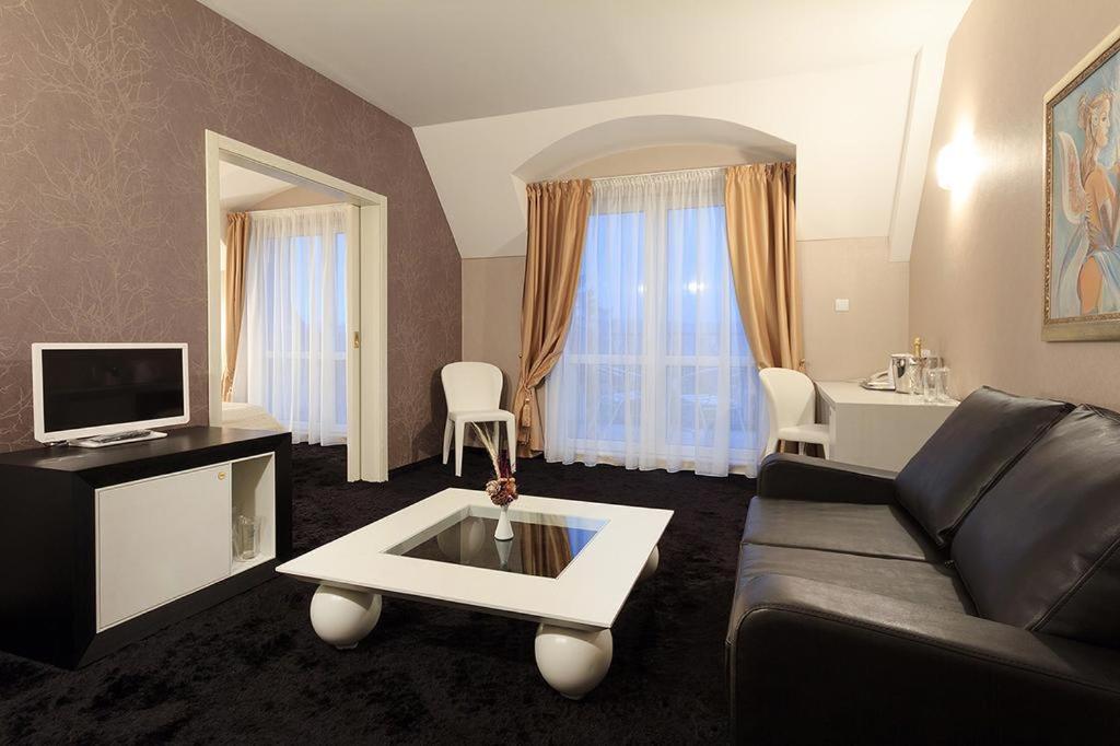 Apartment with Terrace - Photo 1