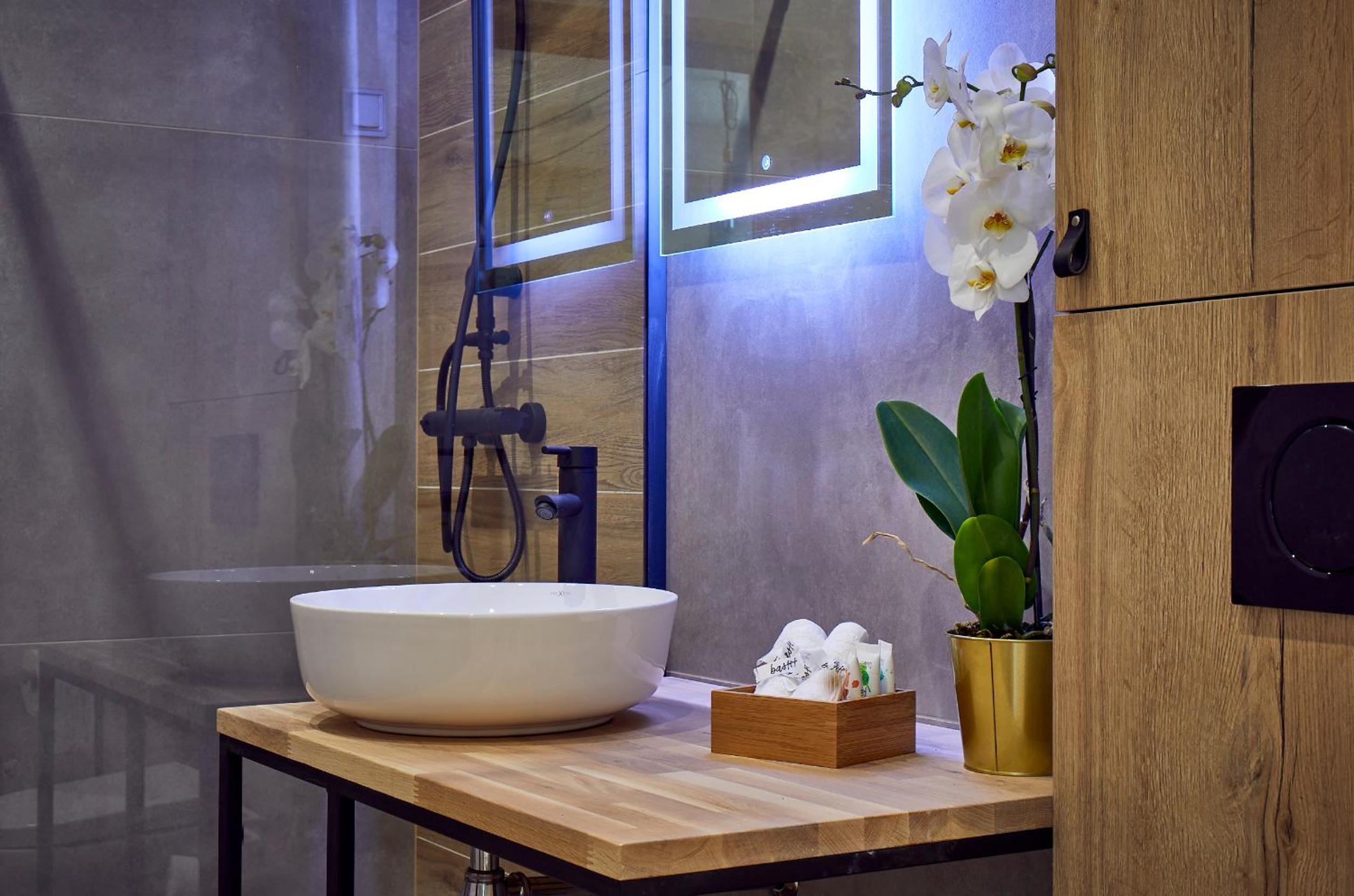 One-Bedroom Apartment - Photo 6