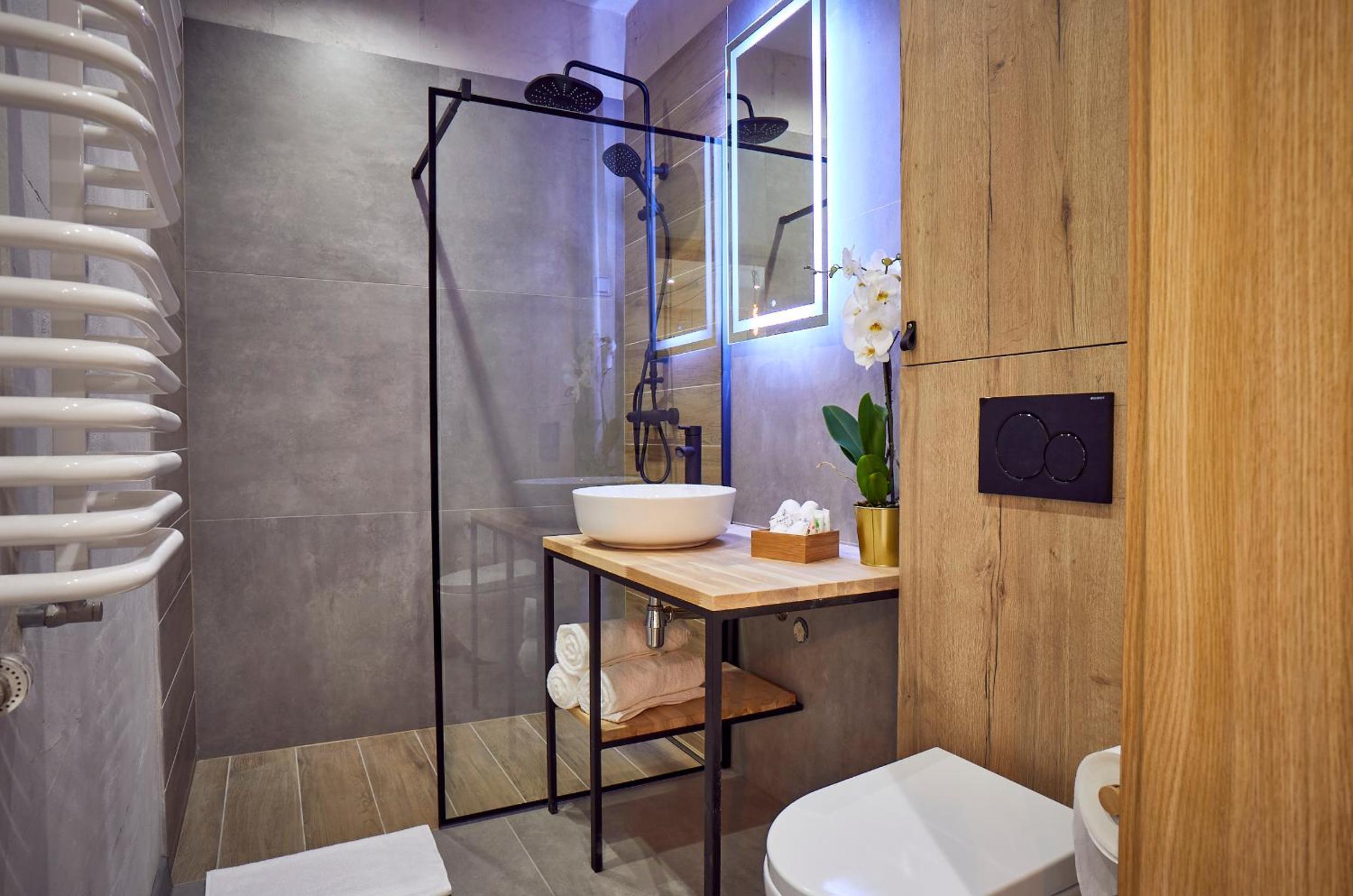 One-Bedroom Apartment - Photo 7