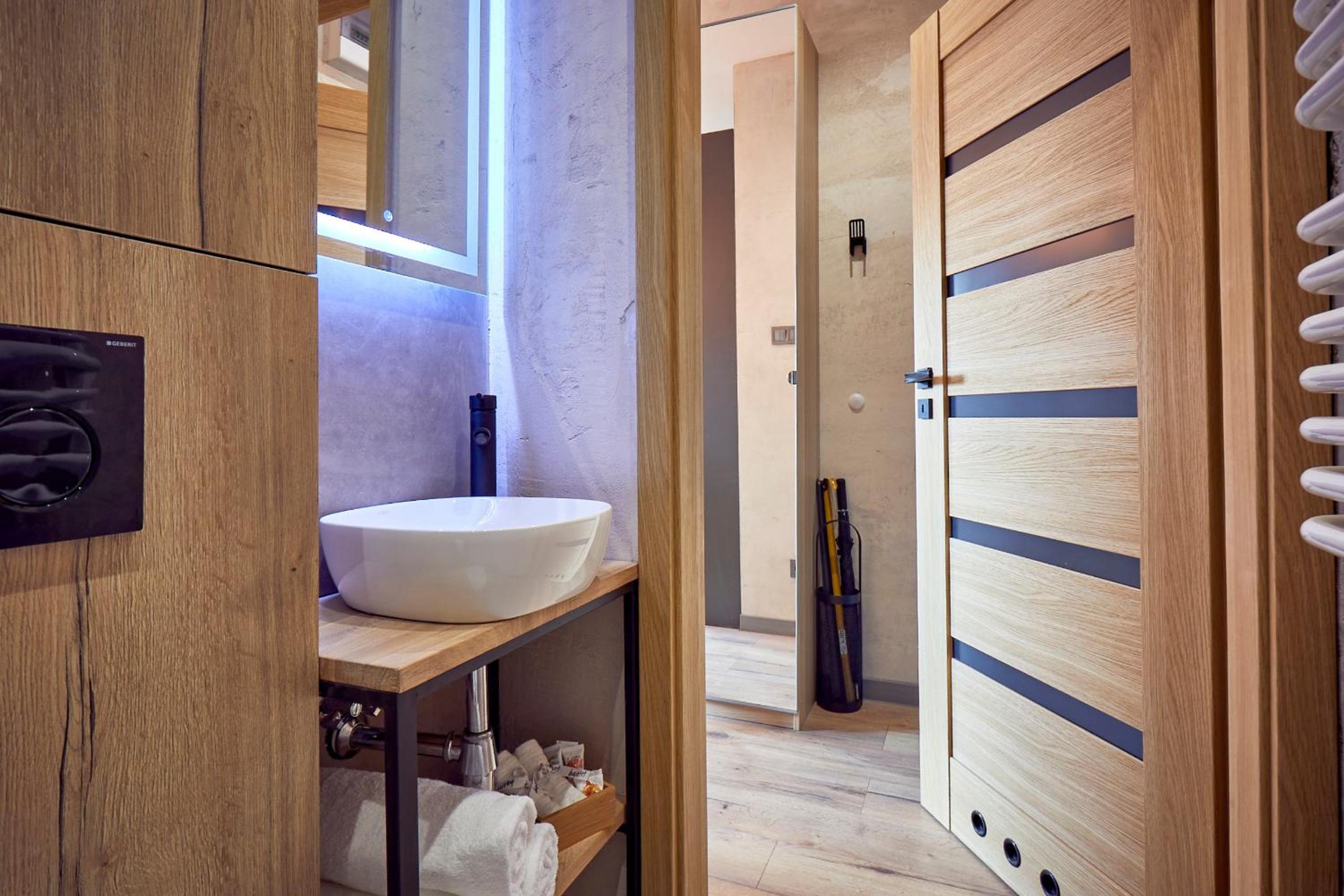 Double Room - Photo 7
