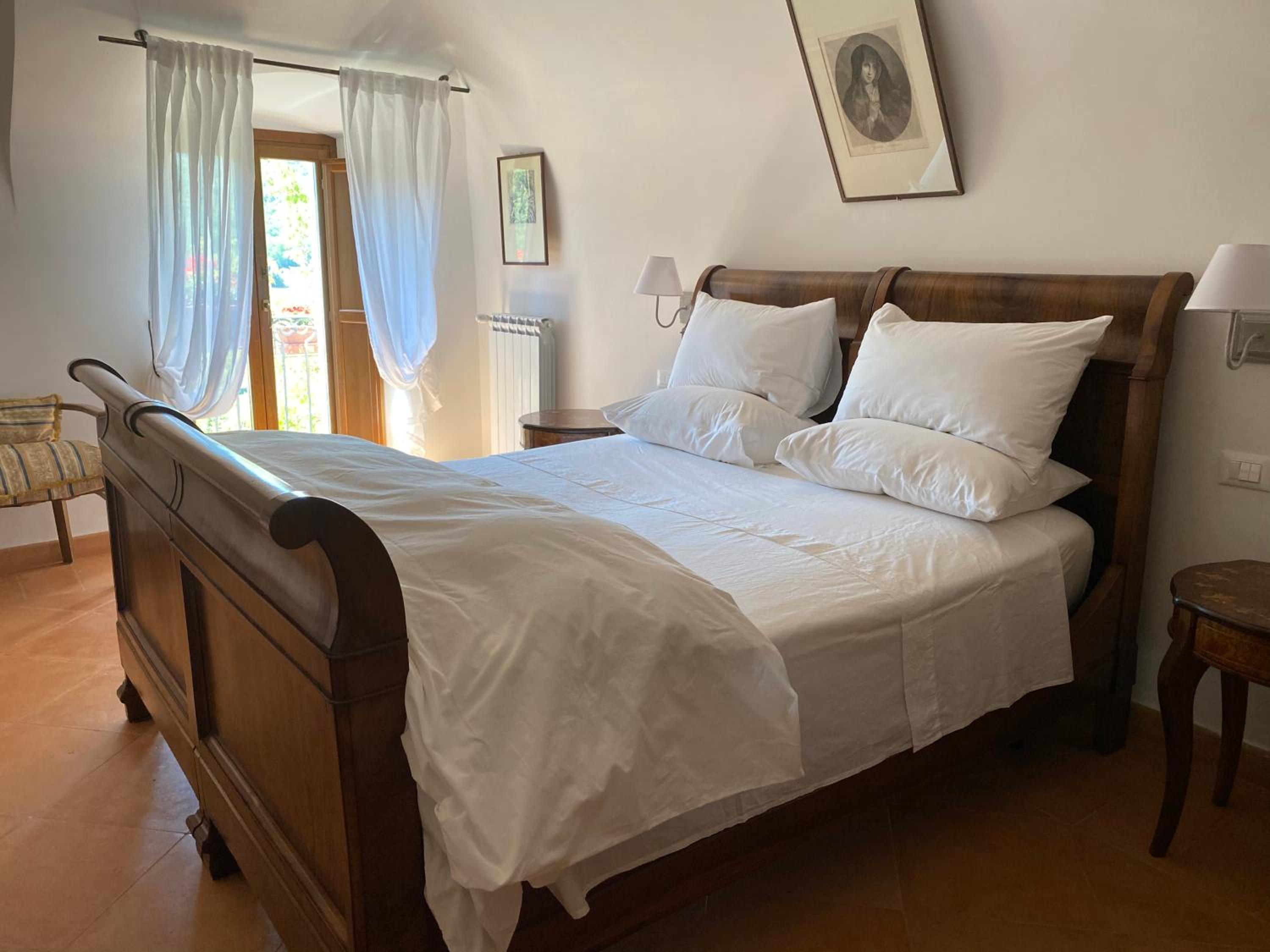 Deluxe King Room photo 1