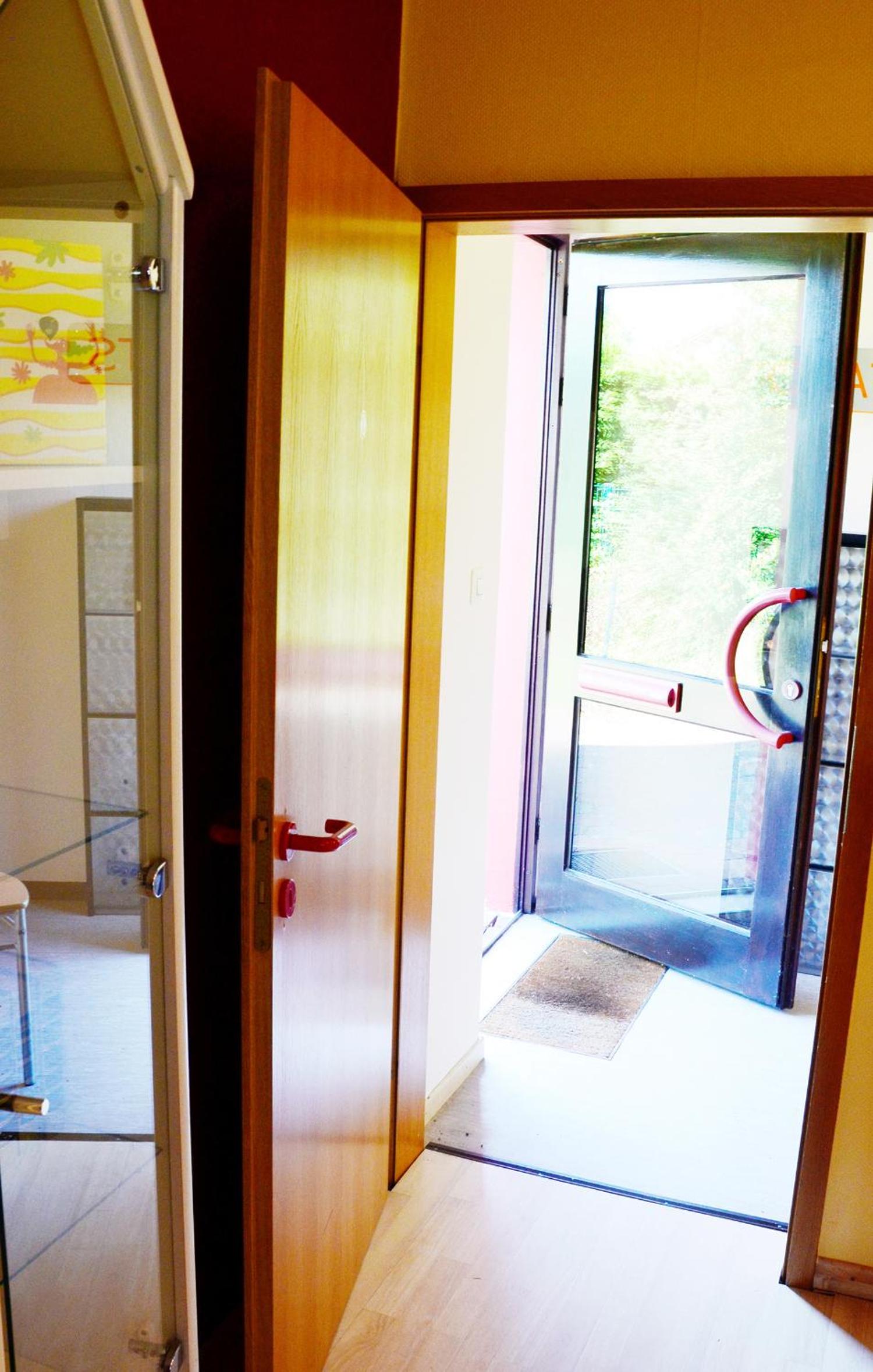 One-Bedroom Apartment - Photo 12