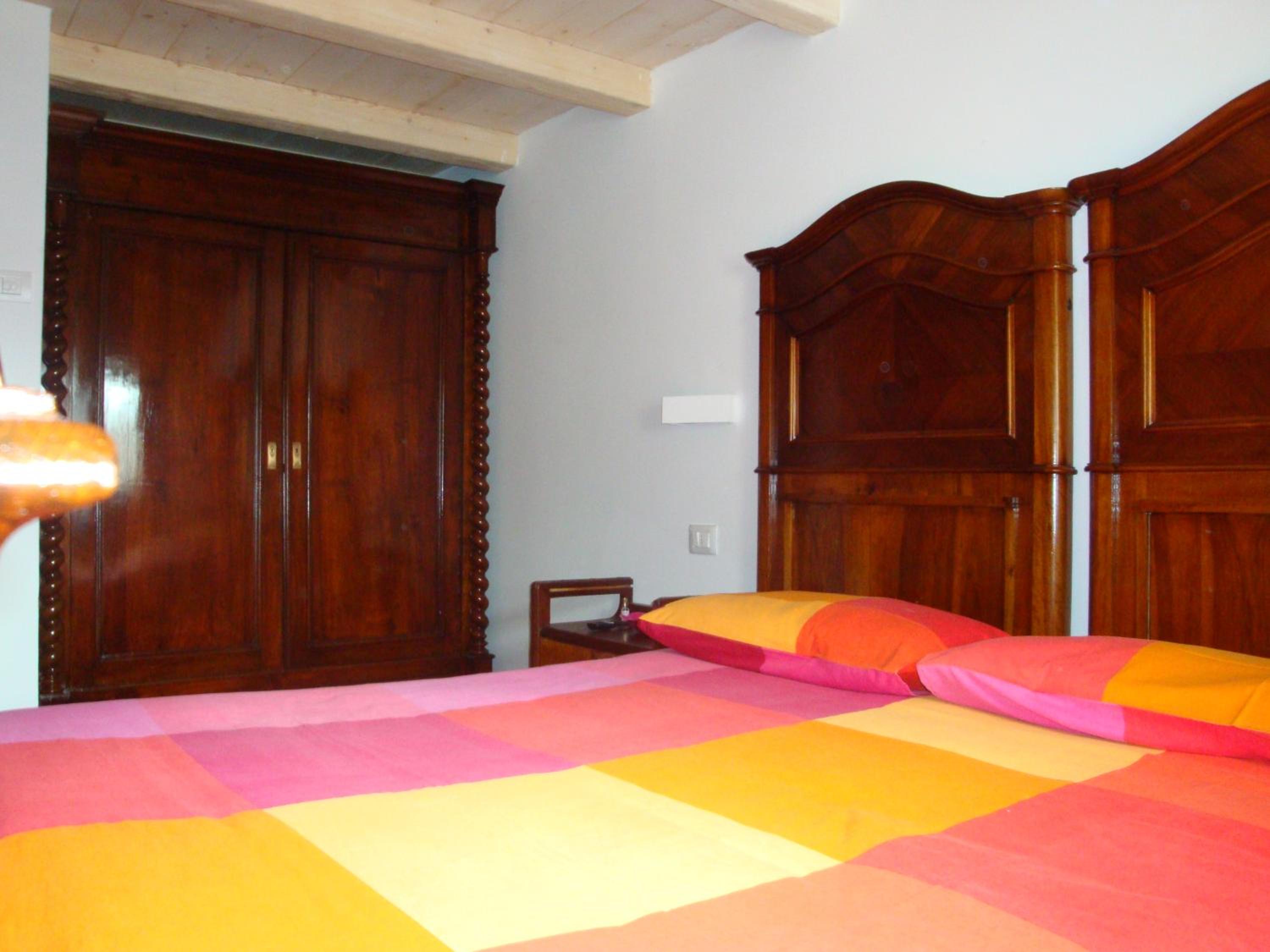 Double Room with Private External Bathroom - Photo 2