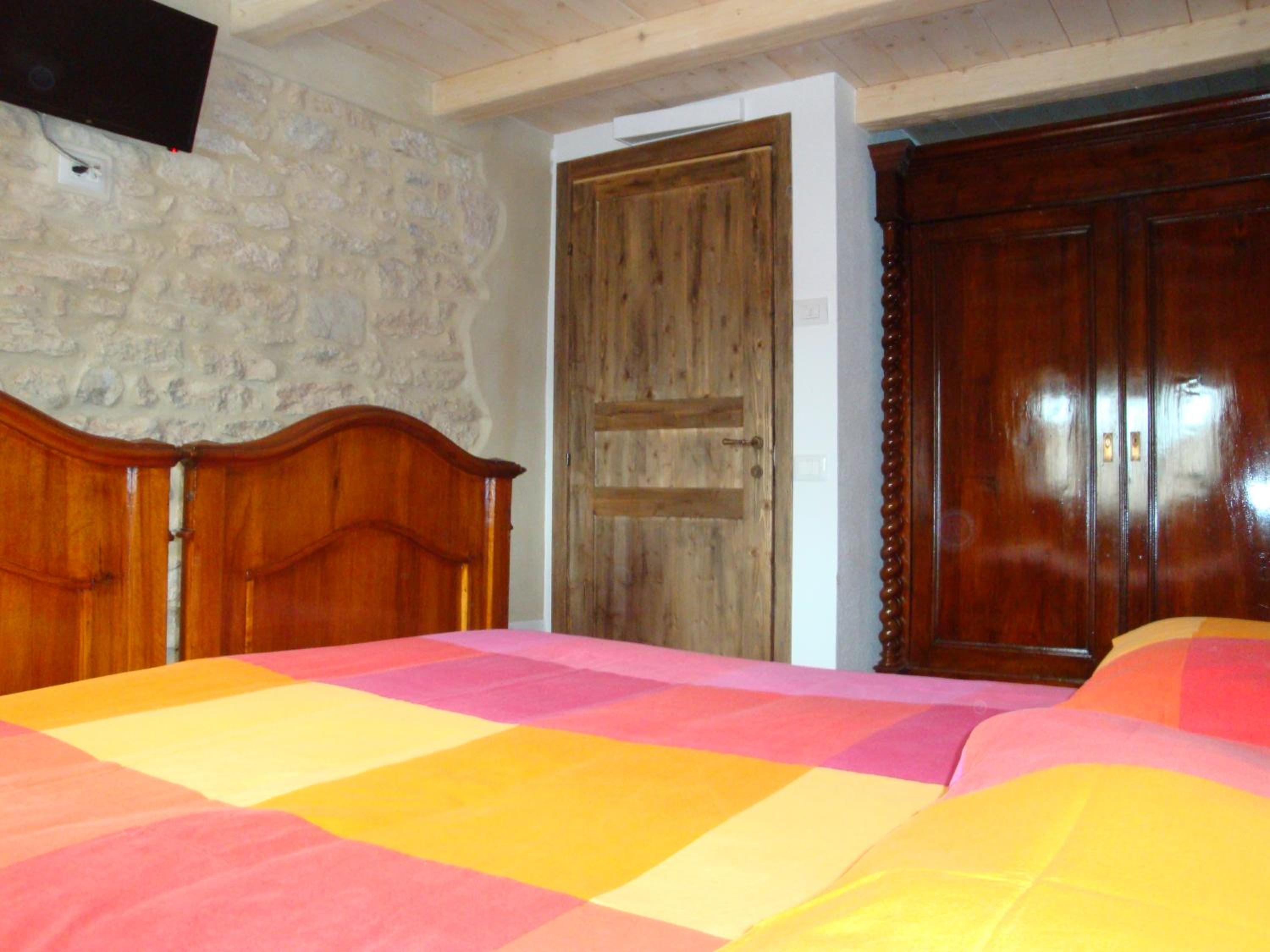 Double Room with Private External Bathroom - Photo 5