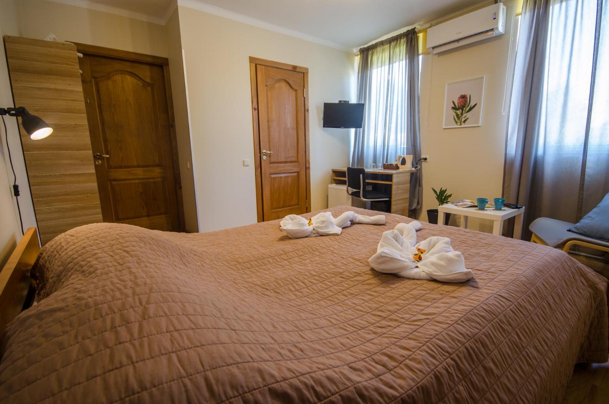 Standard Double or Twin Room photo 3