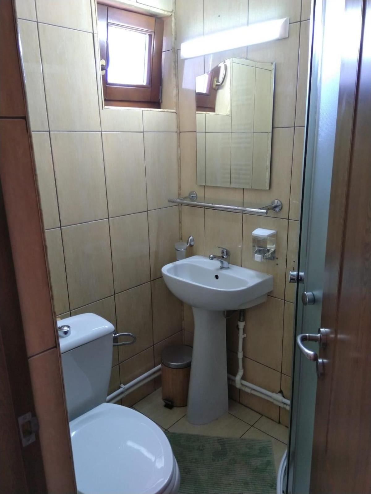 Double Room with Private Bathroom - Photo 5