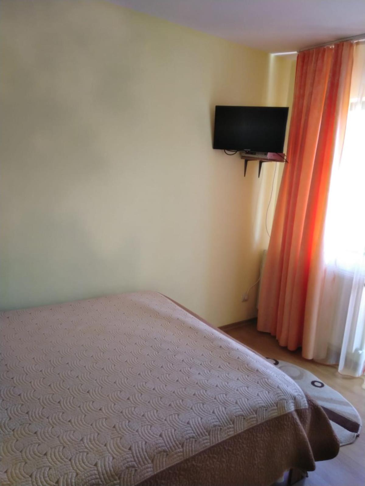 Double Room with Private Bathroom - Photo 6