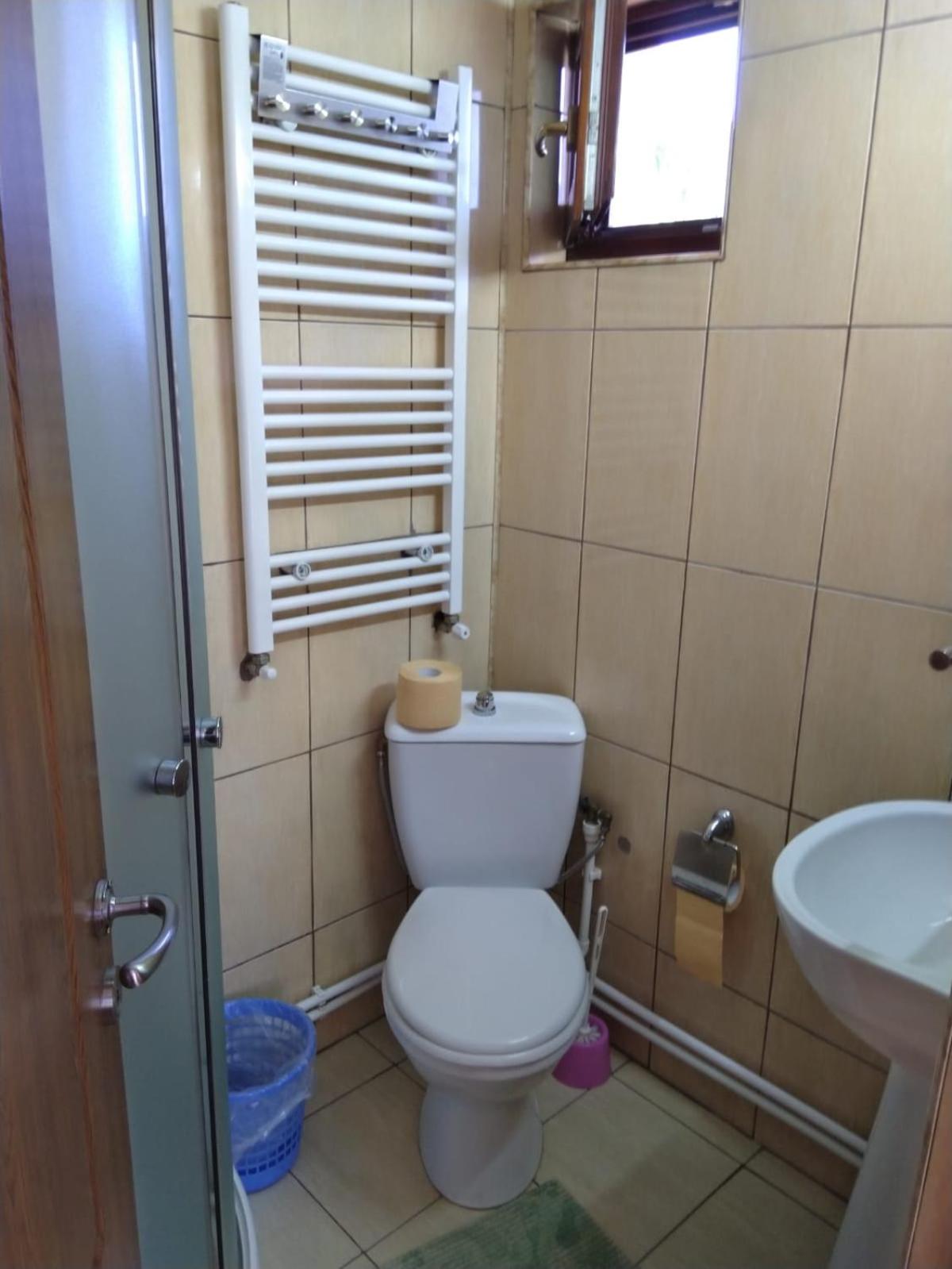 Double Room with Private Bathroom - Photo 19
