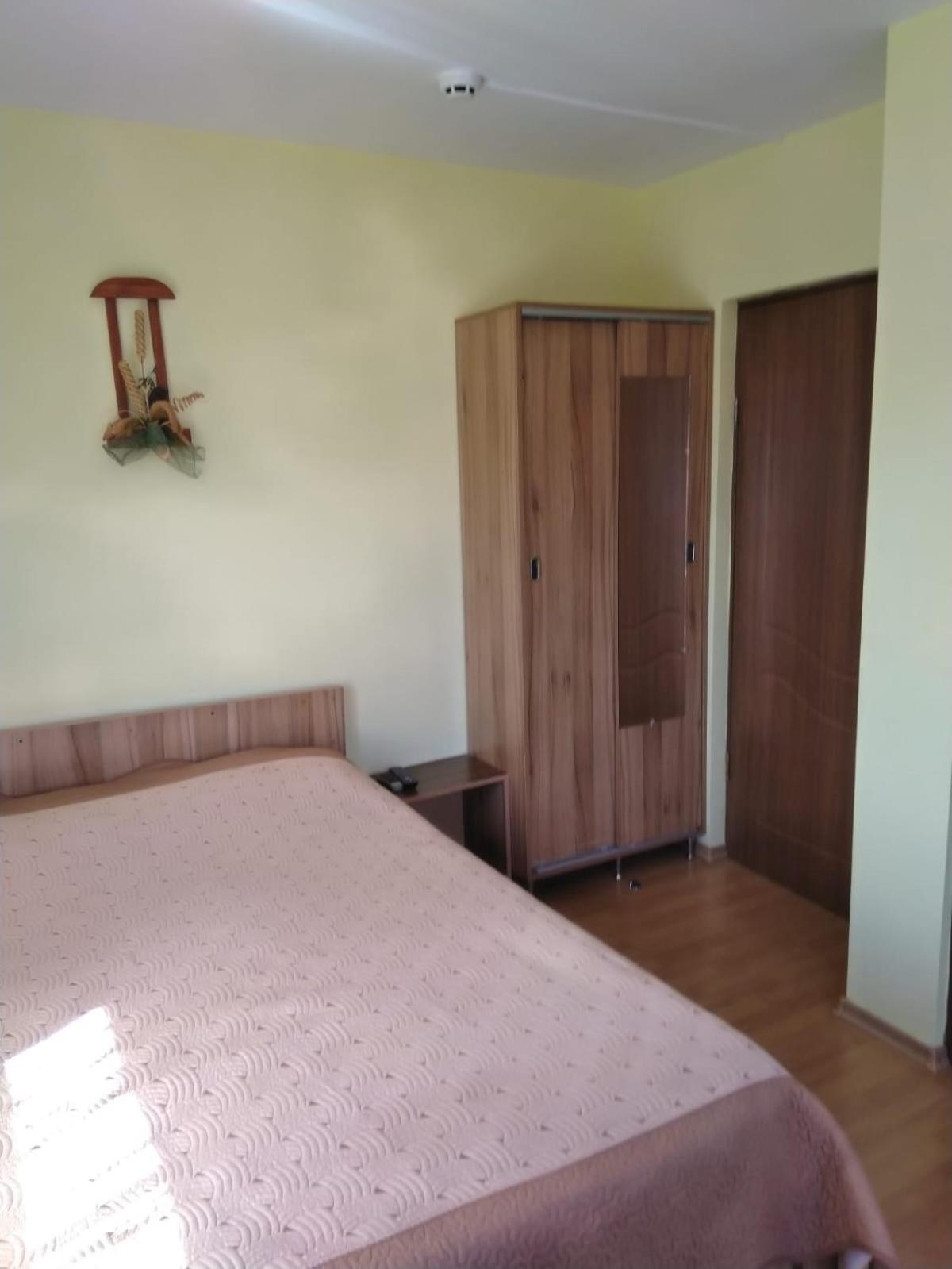 Double Room with Private Bathroom - Photo 20