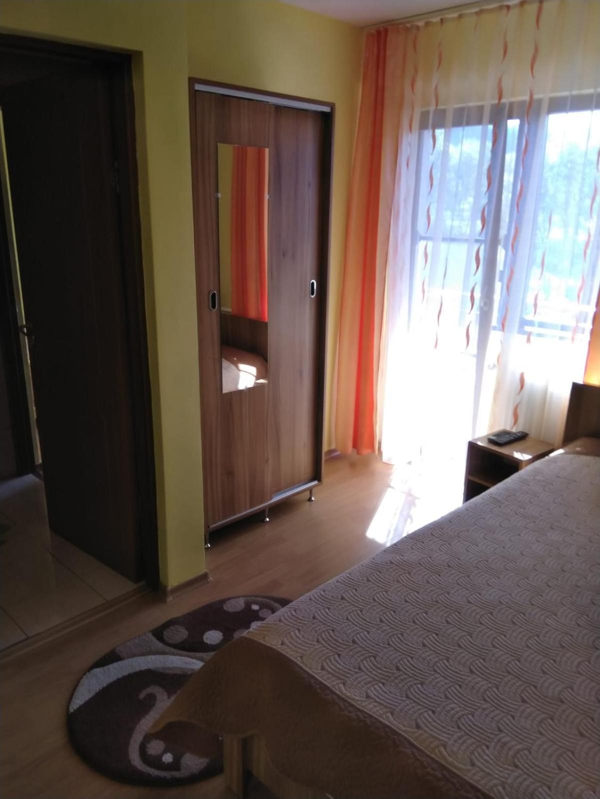 Triple Room with Private Bathroom photo 1