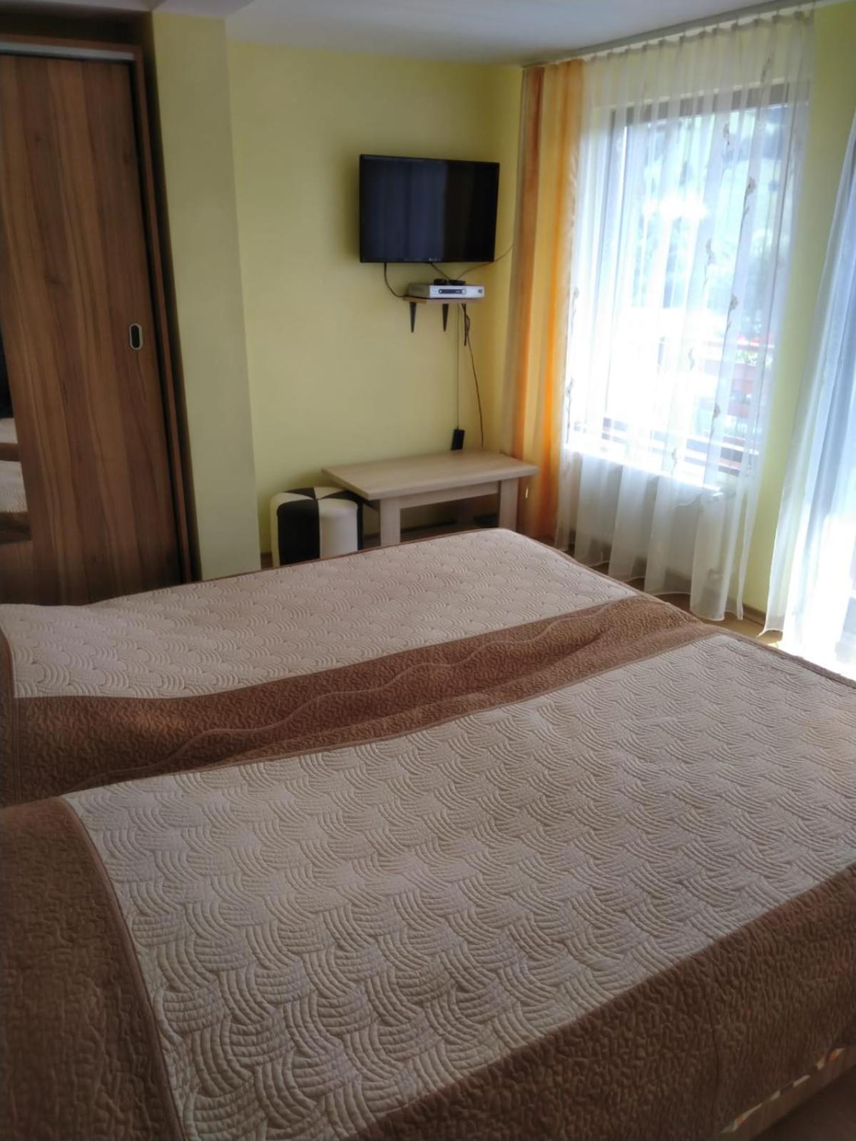 Double Room with Private Bathroom - Photo 15