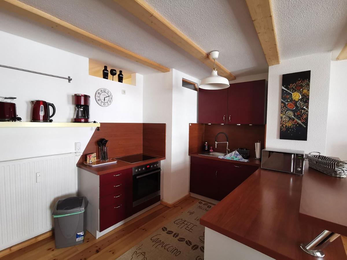 Double Room with Balcony - Photo 11