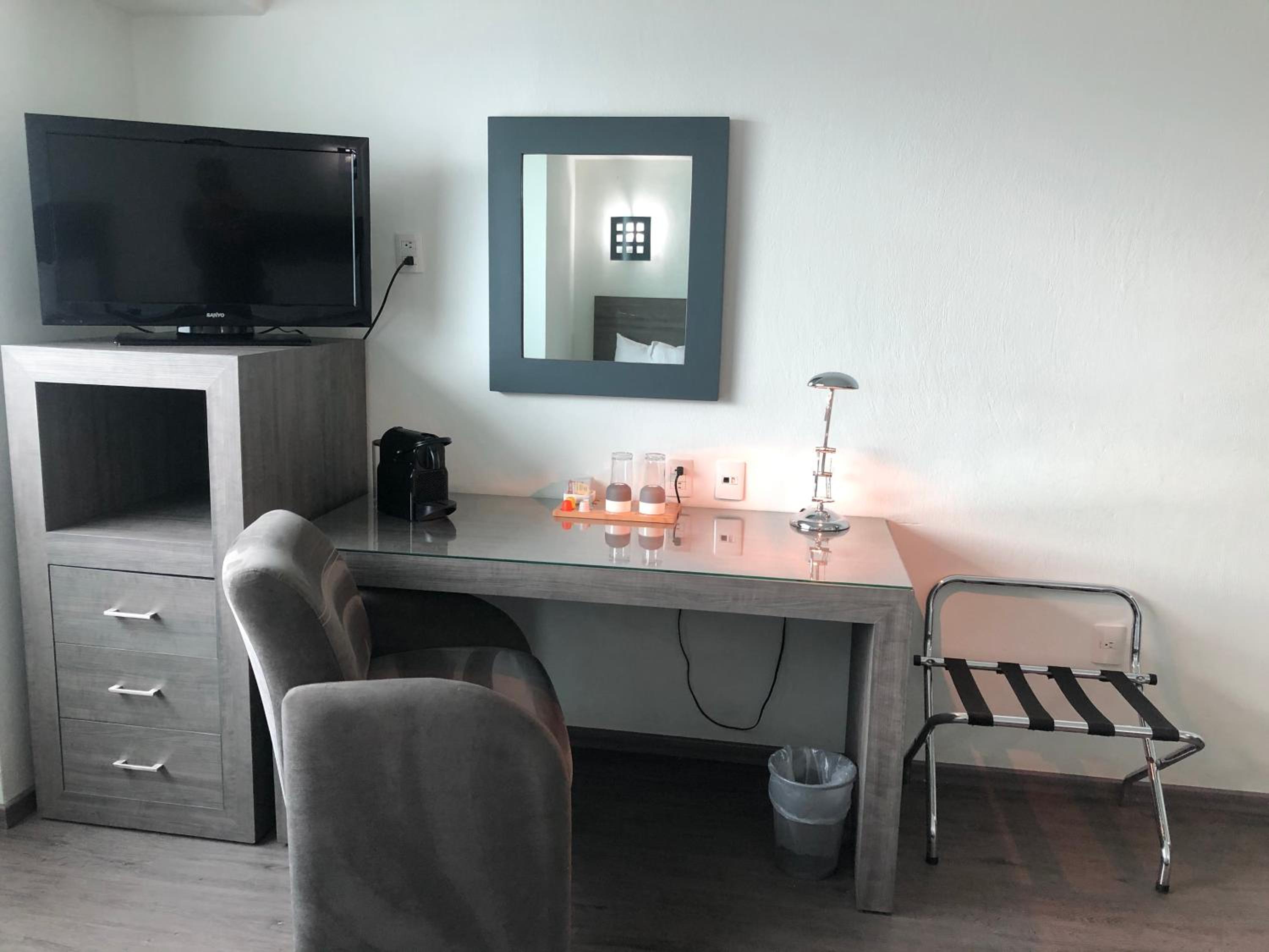 Double Room with Two Double Beds With Street View - Photo 6