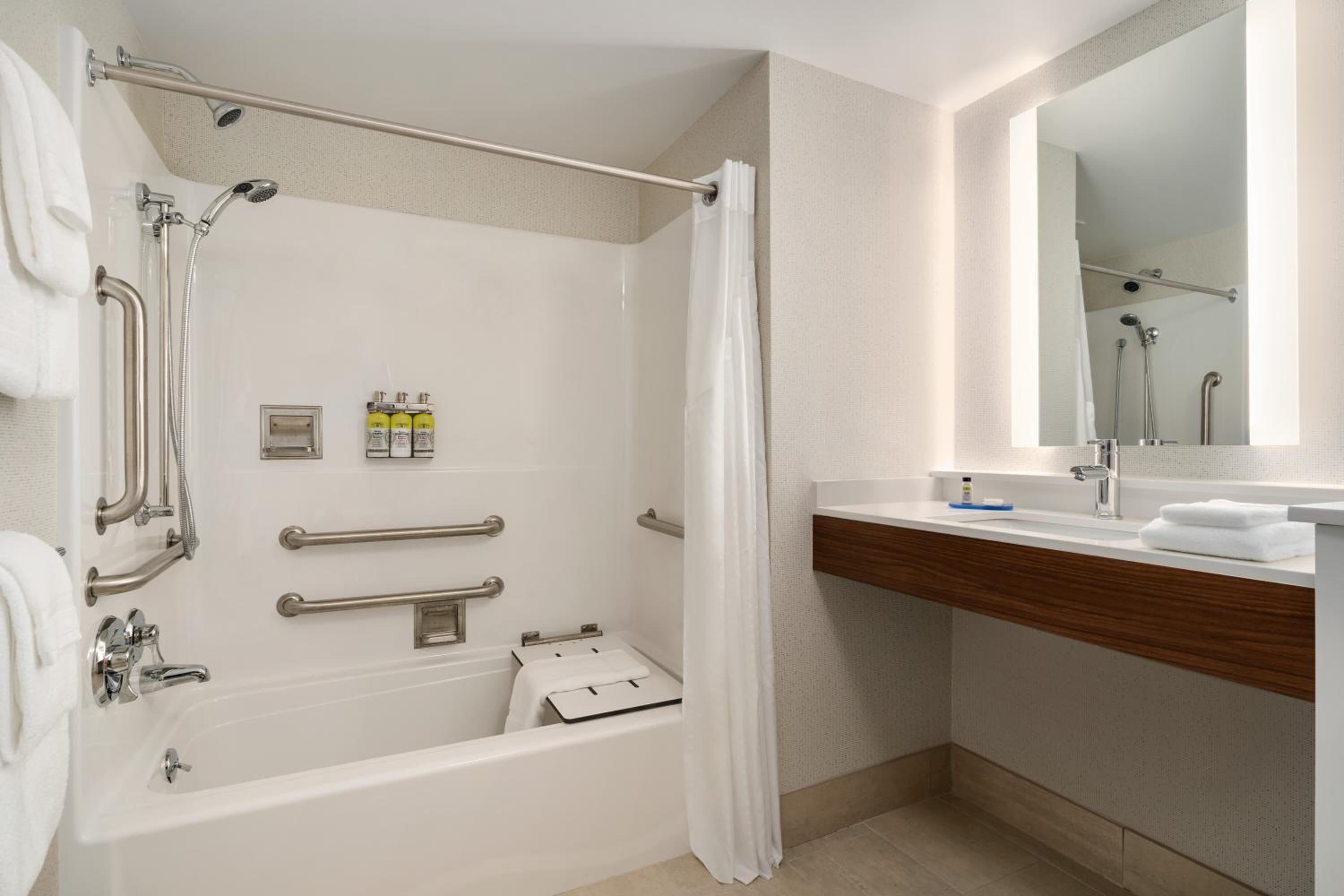 King Room - Mobility Access/Hearing Accessible - Photo 10