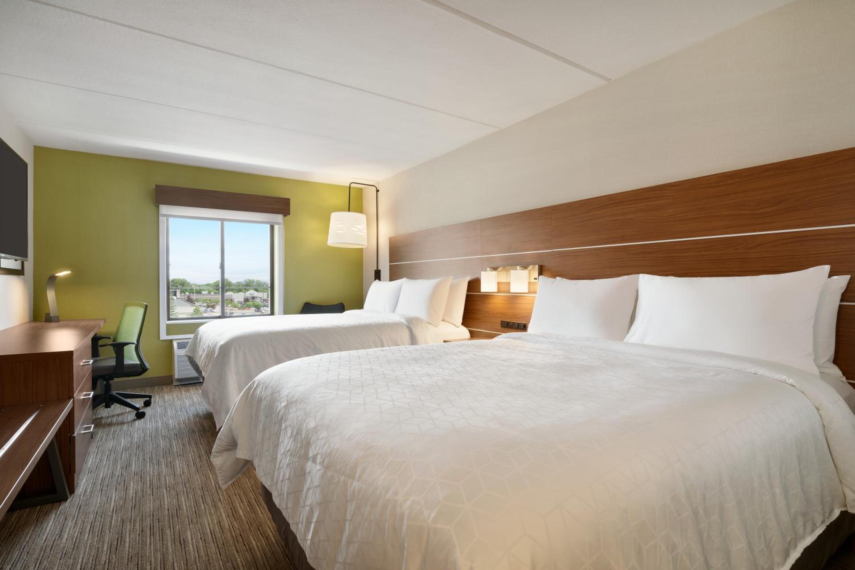 Standard Room with Two Queen Beds - Photo 1