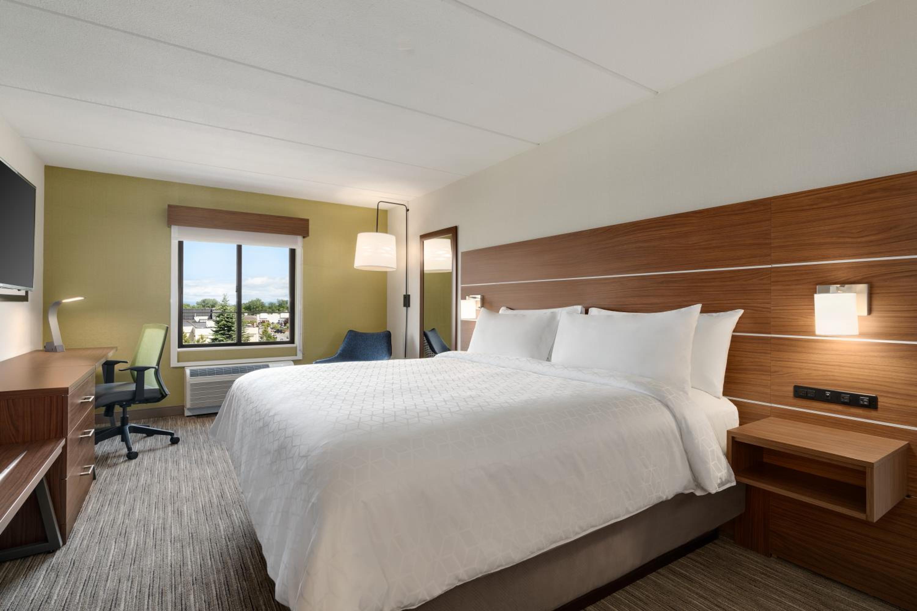 Standard King Room - Photo 5