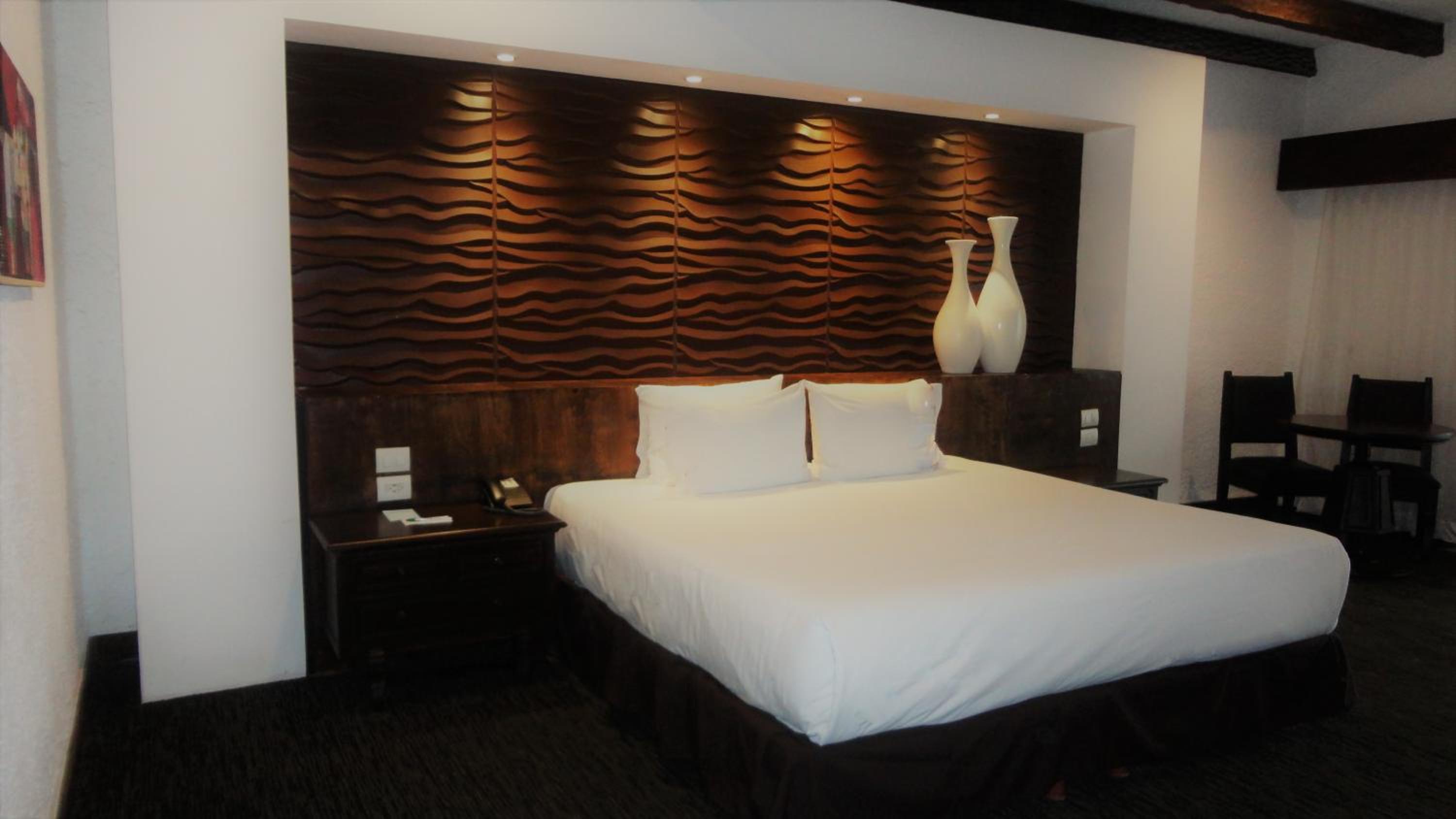 Premium King Room - Non-Smoking - Photo 5