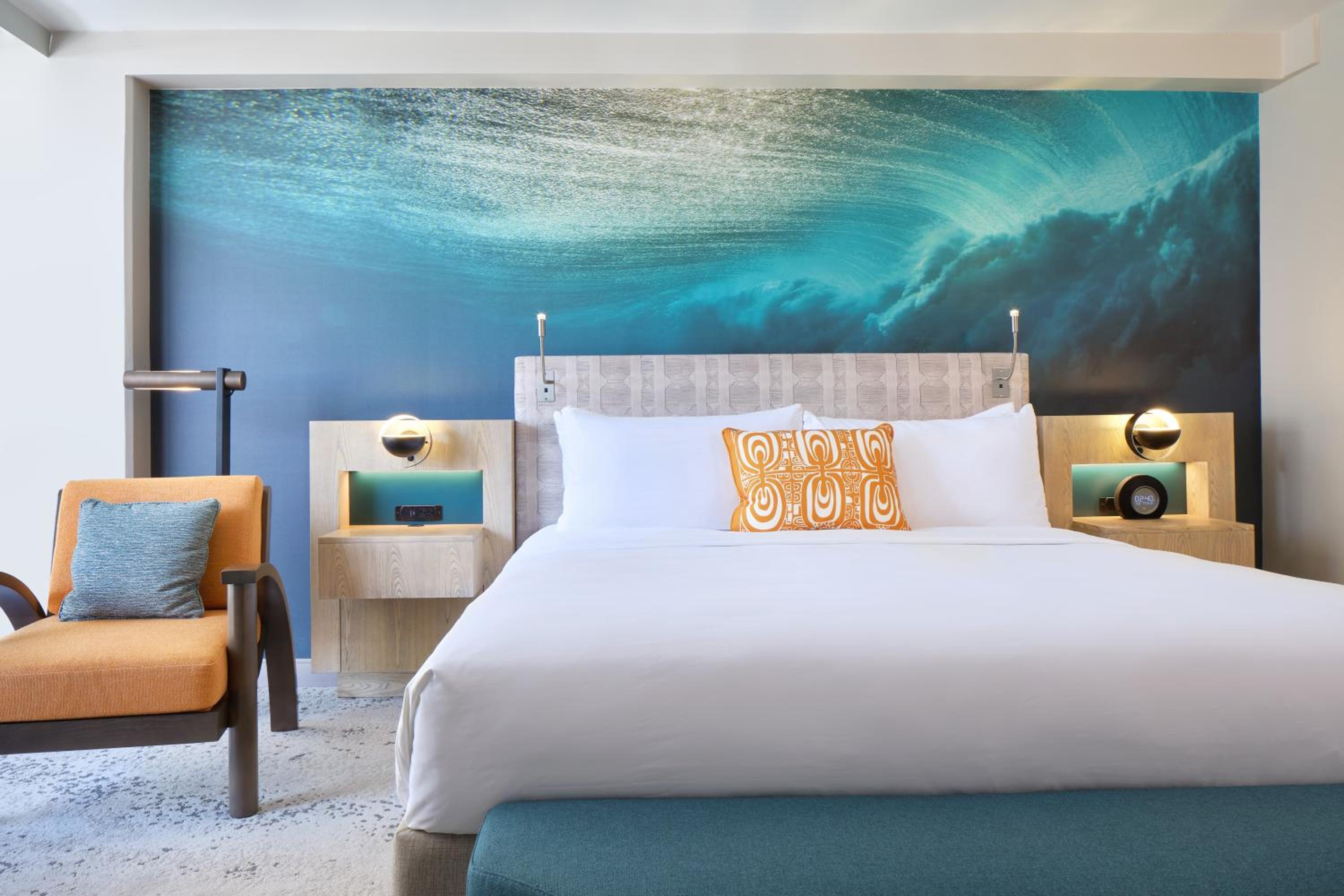 Waikiki View 1 King Bed - Photo 5
