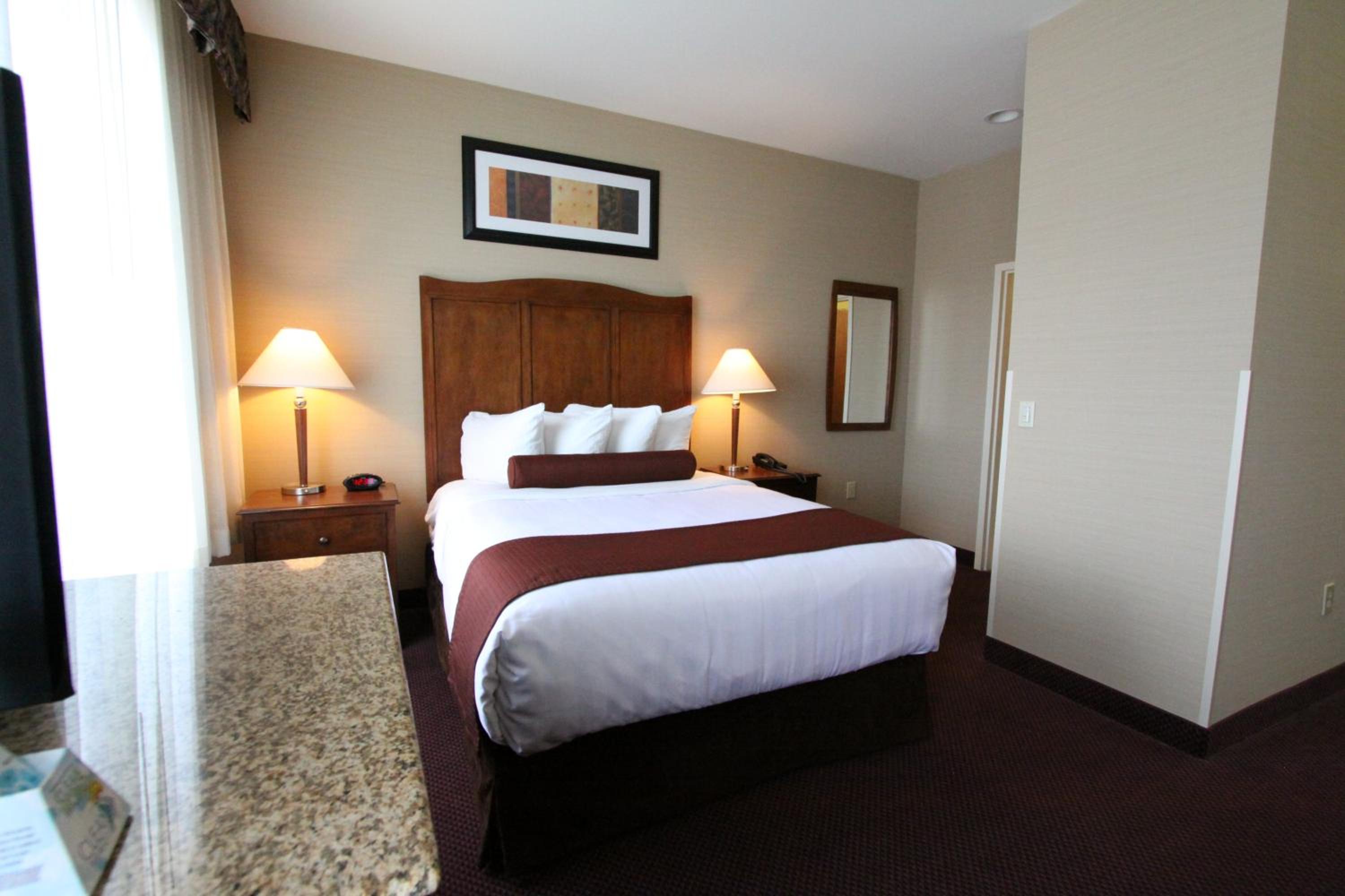 Queen Room with Kitchenette - Non-Smoking - Photo 1