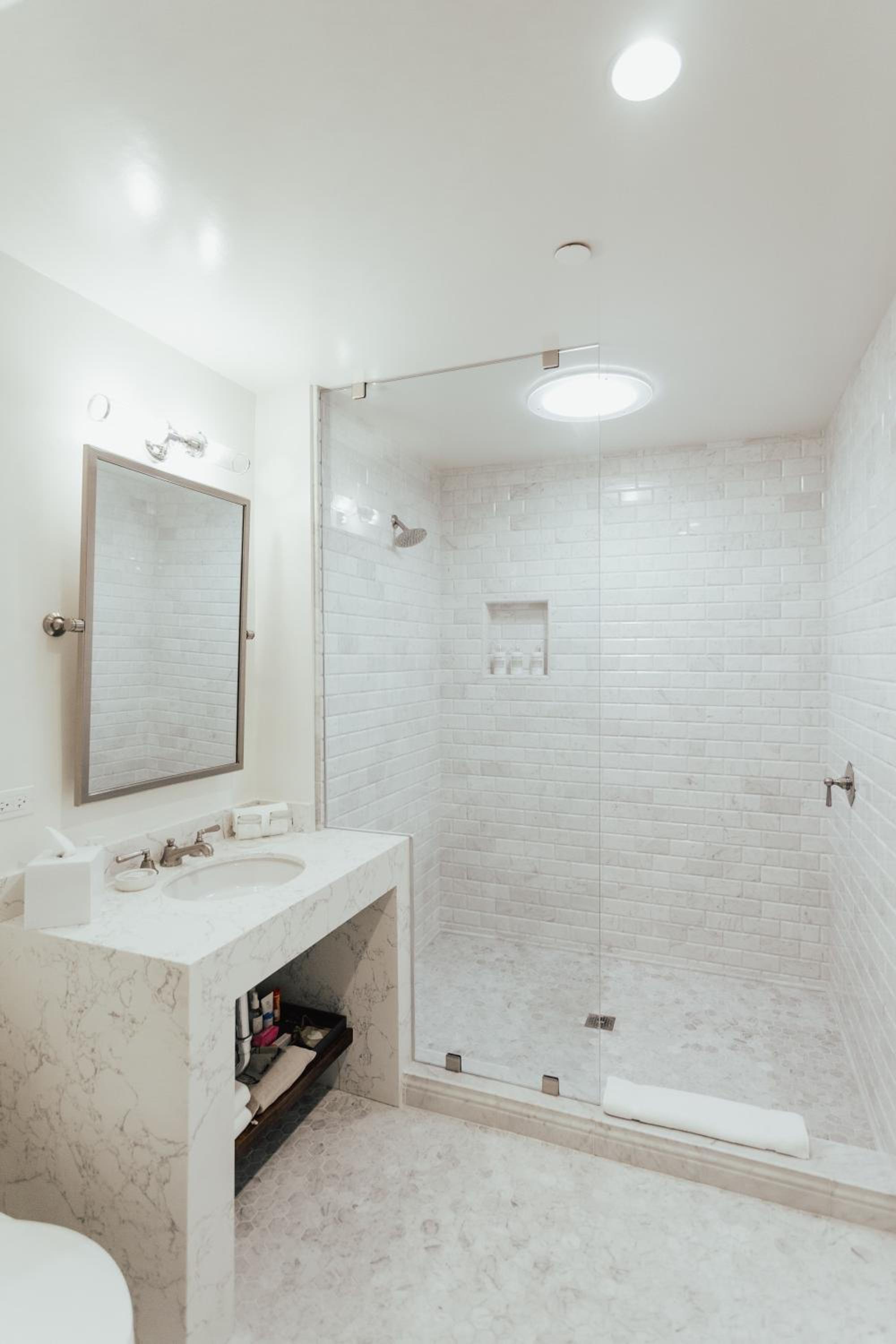 Queen Suite - Photo 5