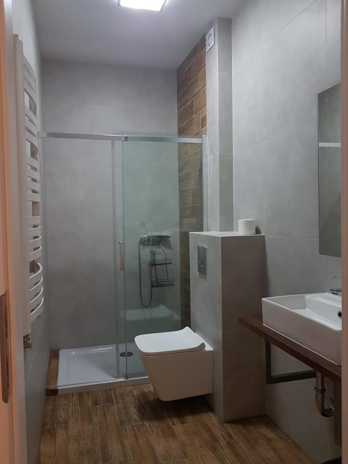Deluxe Double or Twin Room with Balcony - Photo 12