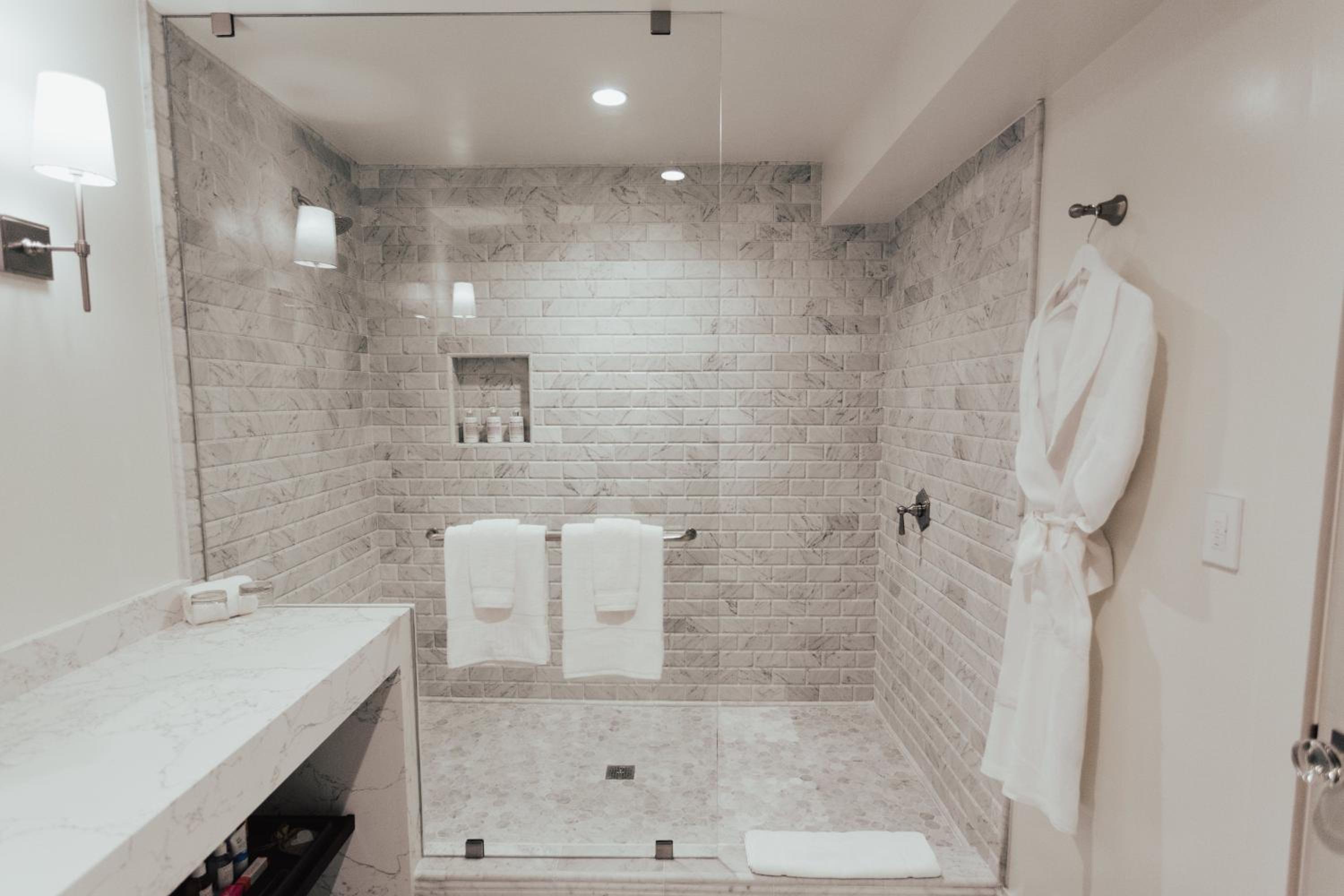 King Suite - Photo 5
