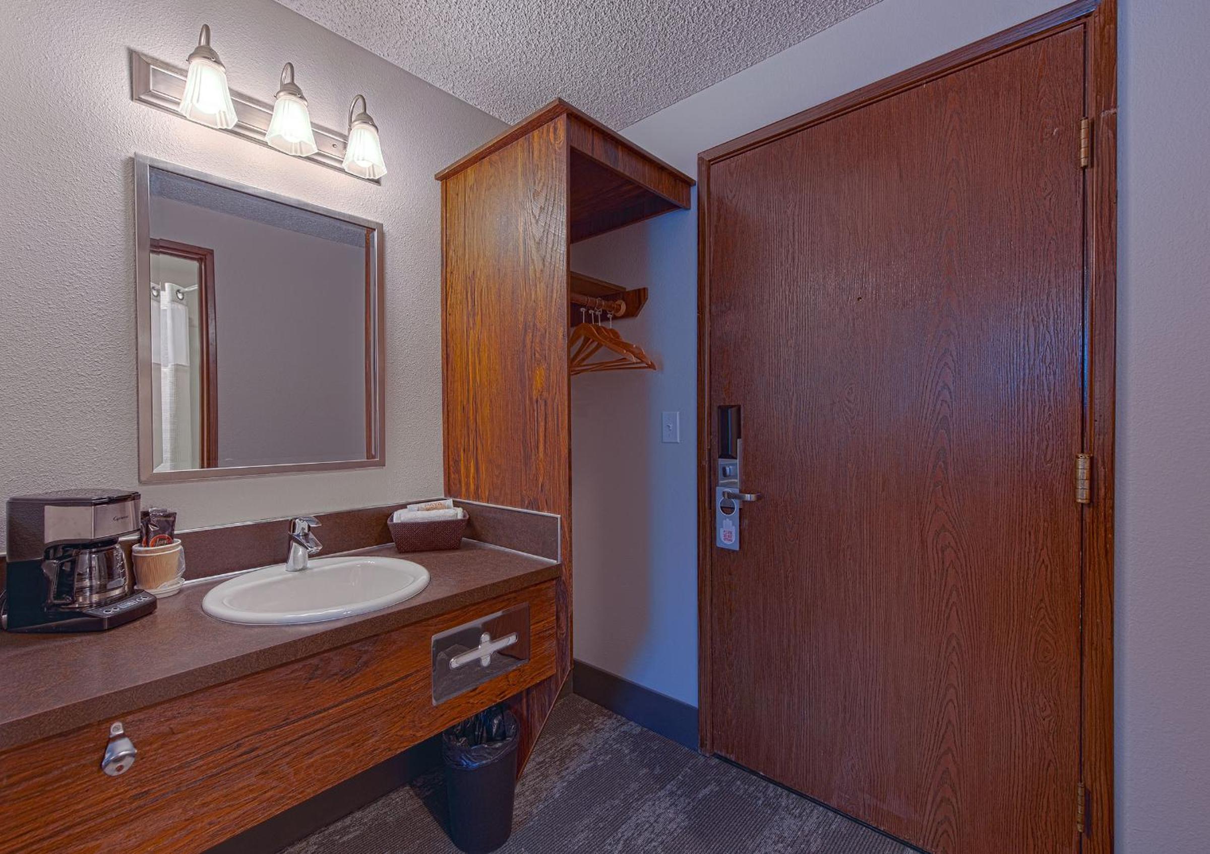 Deluxe King Room photo 2