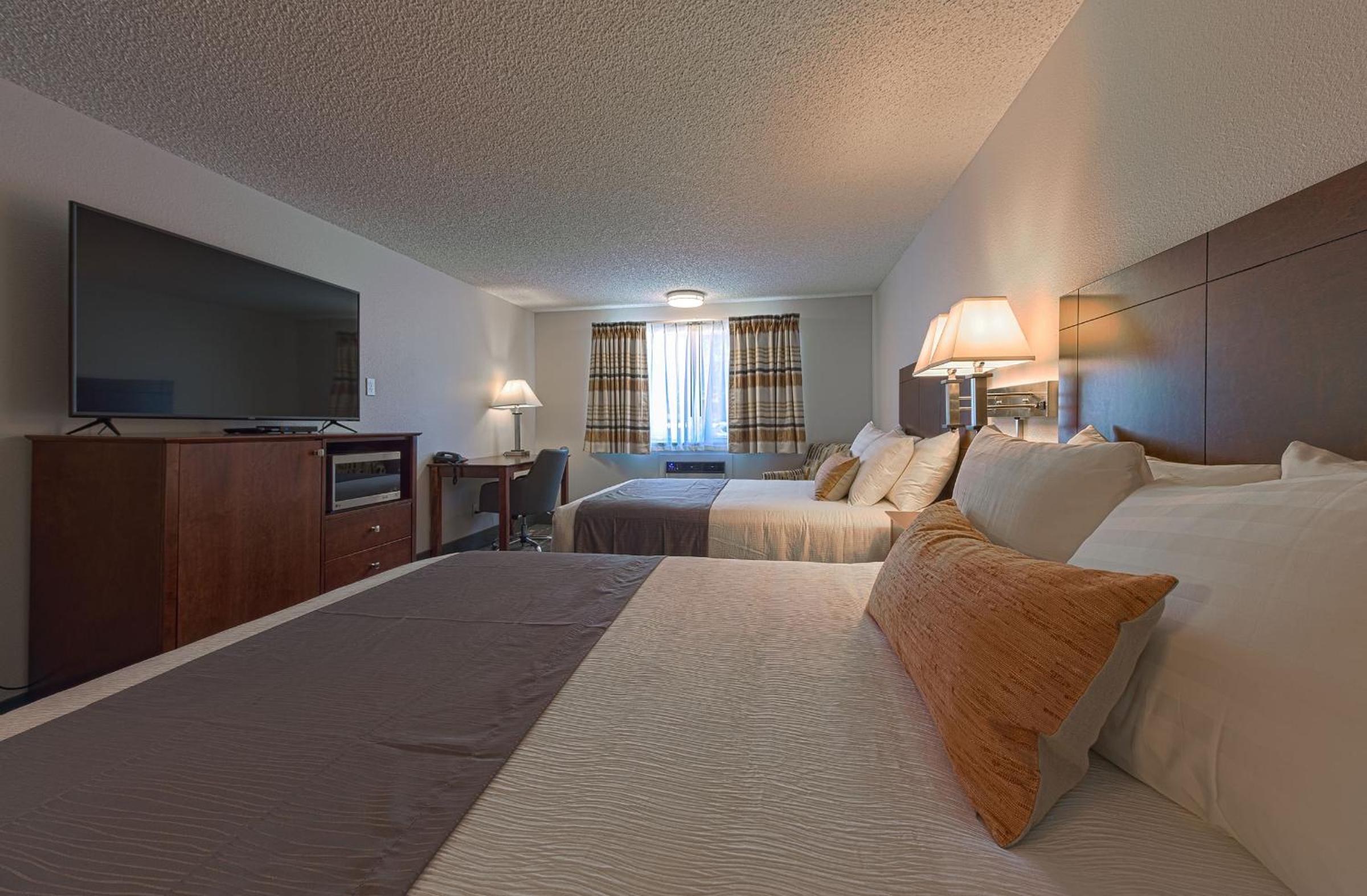 Deluxe Queen Room with Two Queen Beds photo 1