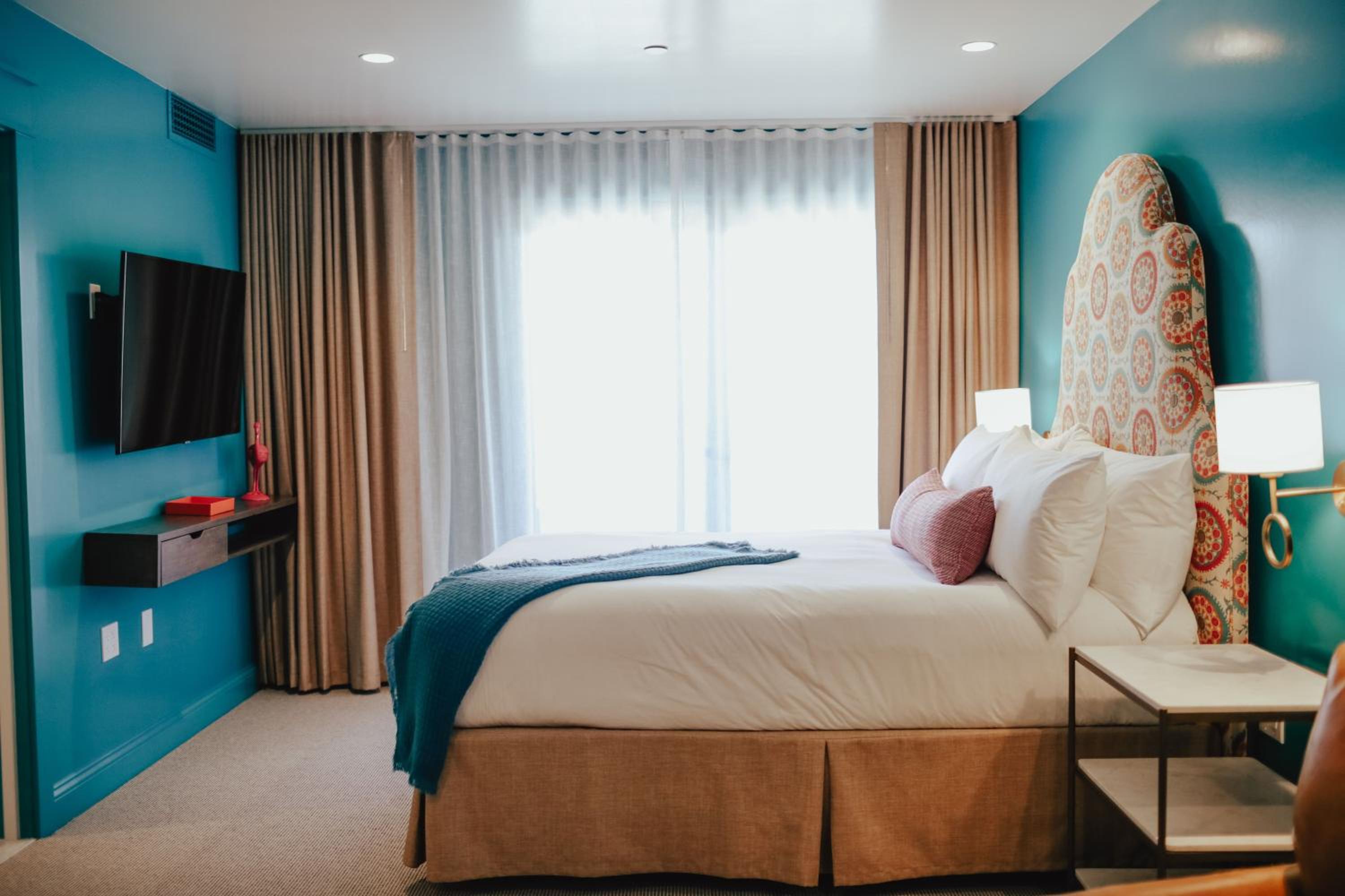 Queen Suite - Photo 2