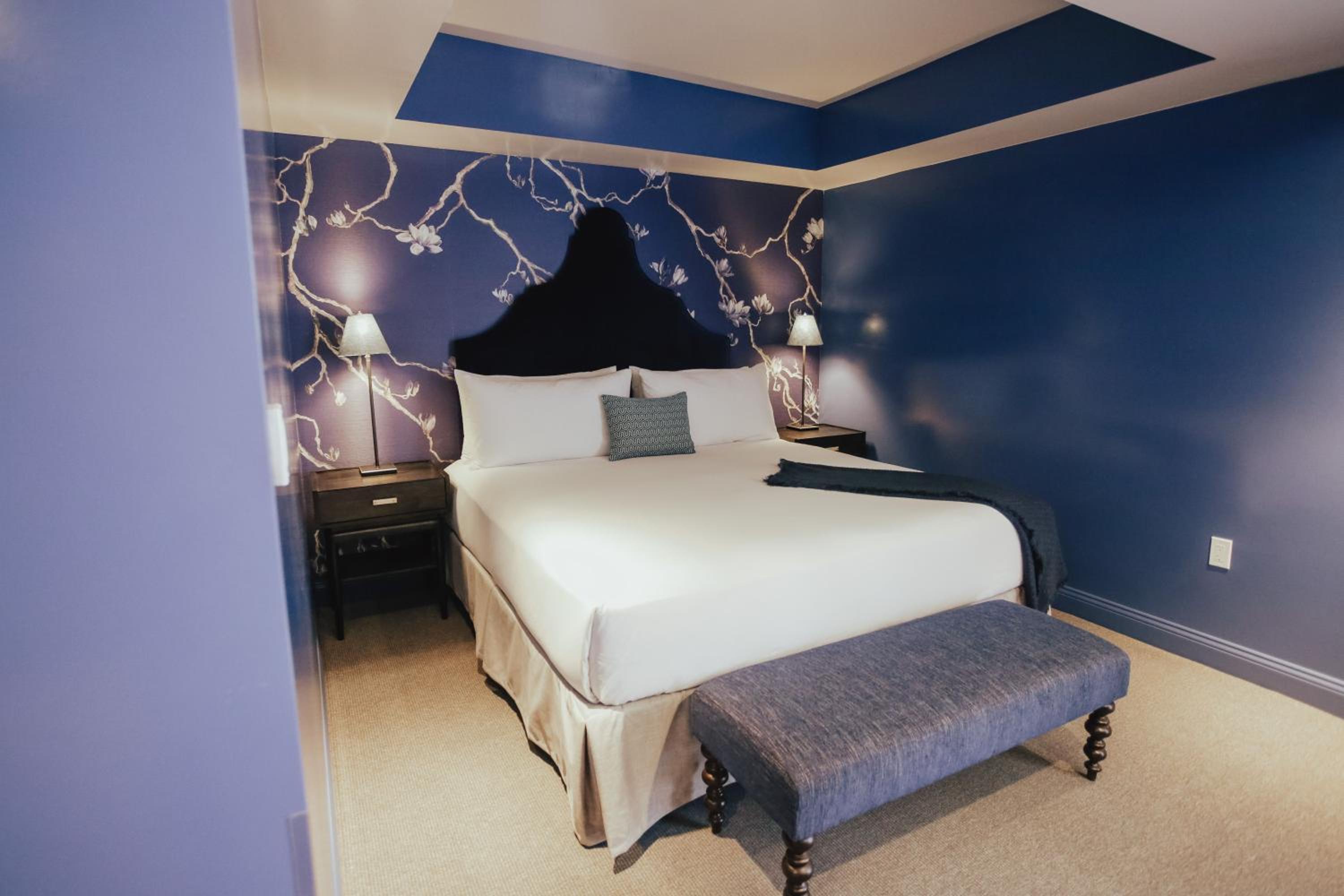 King Suite with Balcony - Photo 1