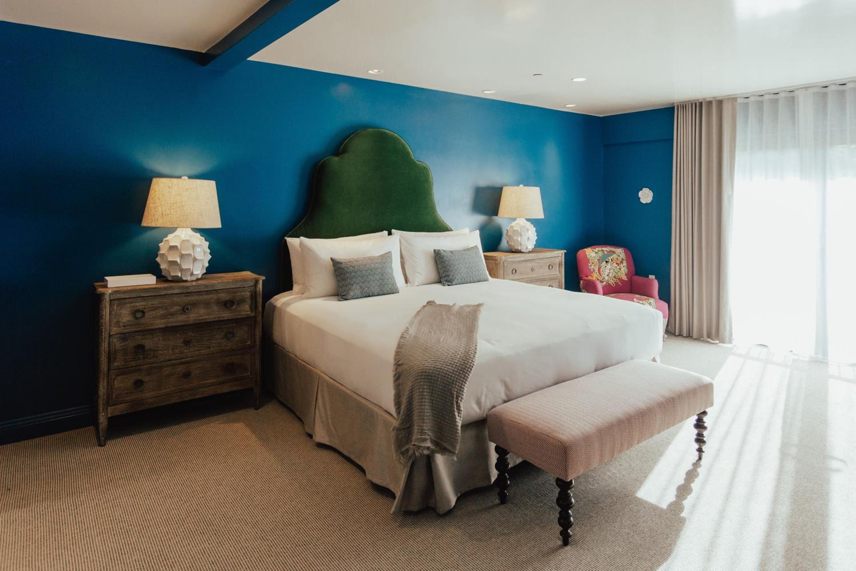 King Suite with Balcony - Photo 5
