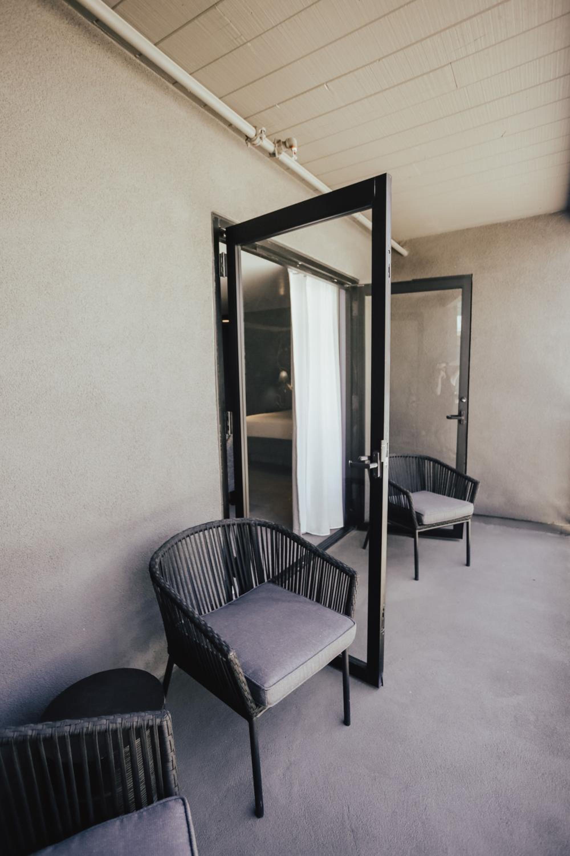 King Suite with Balcony - Photo 2
