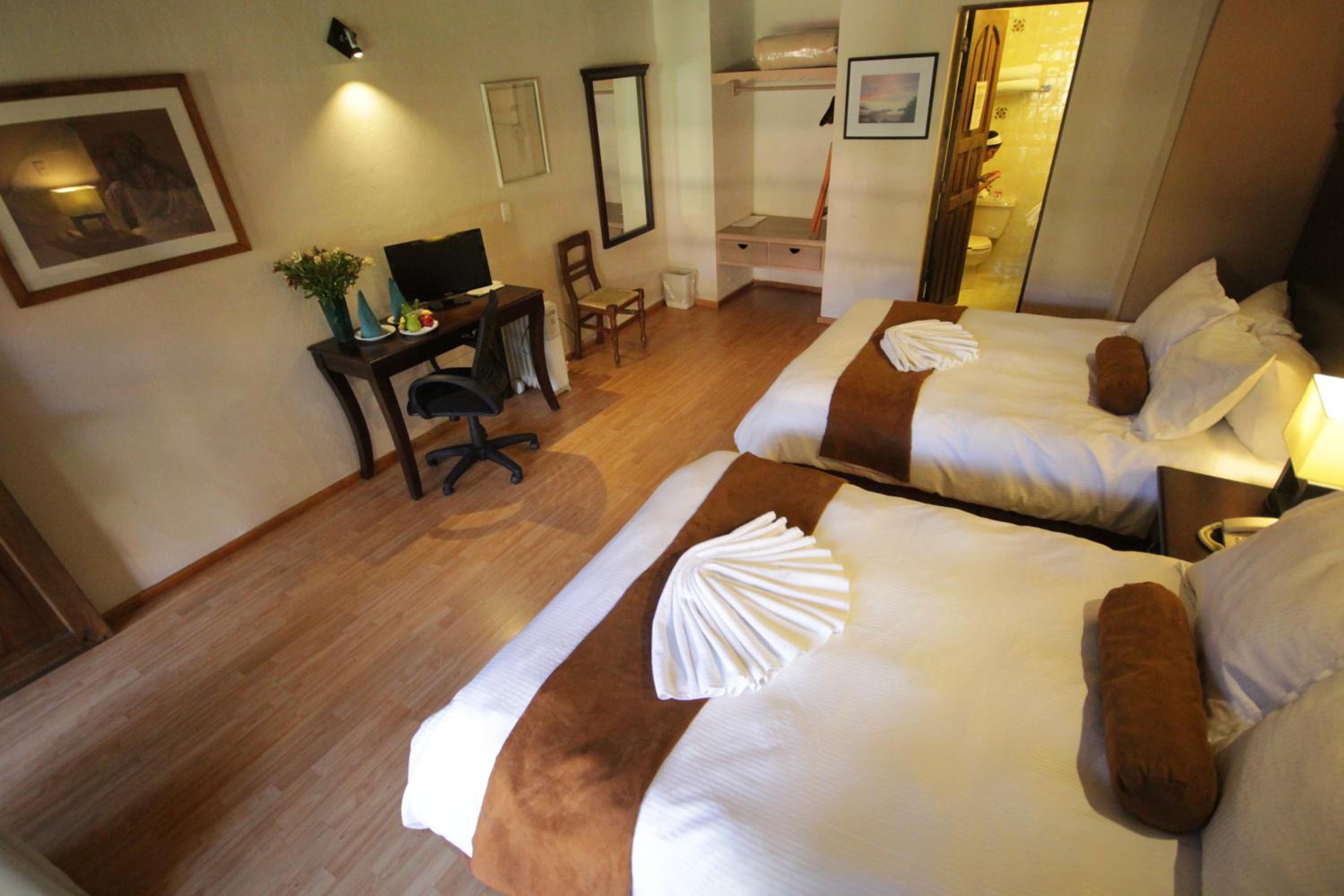 Double Room with Two Double Beds - Photo 9