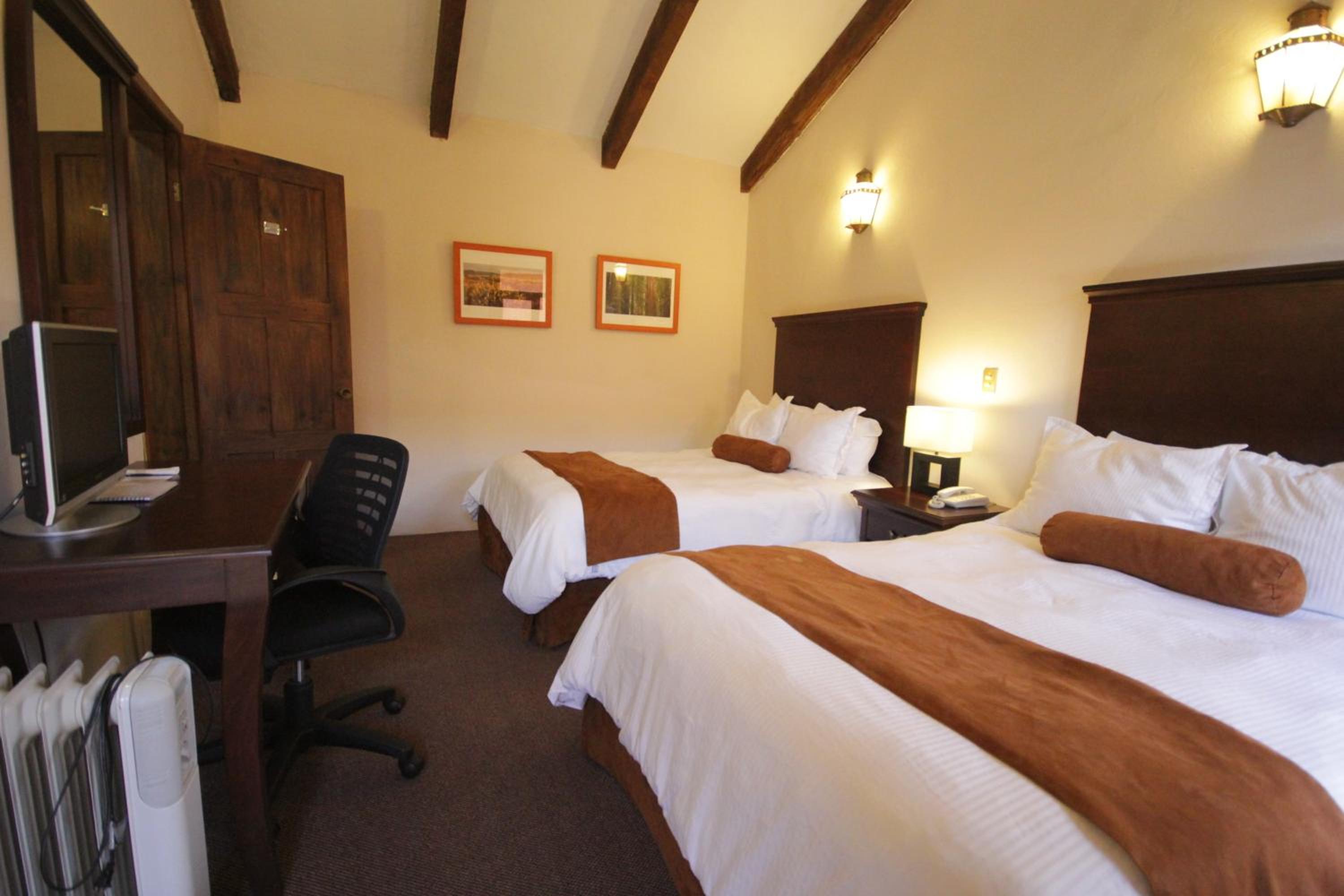 Double Room with Two Double Beds - Photo 6