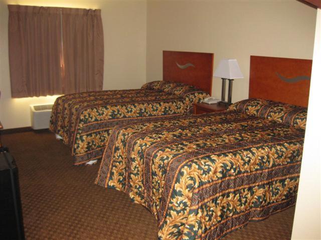 Double Room With Two Double Beds- Non Smoking photo 2