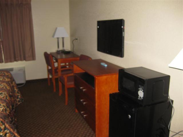 King Room - Non-Smoking photo 2