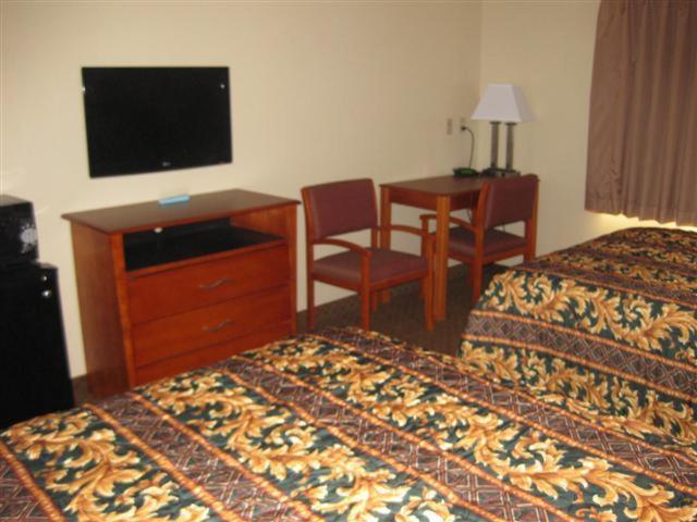 Double Room With Two Double Beds- Non Smoking photo 1