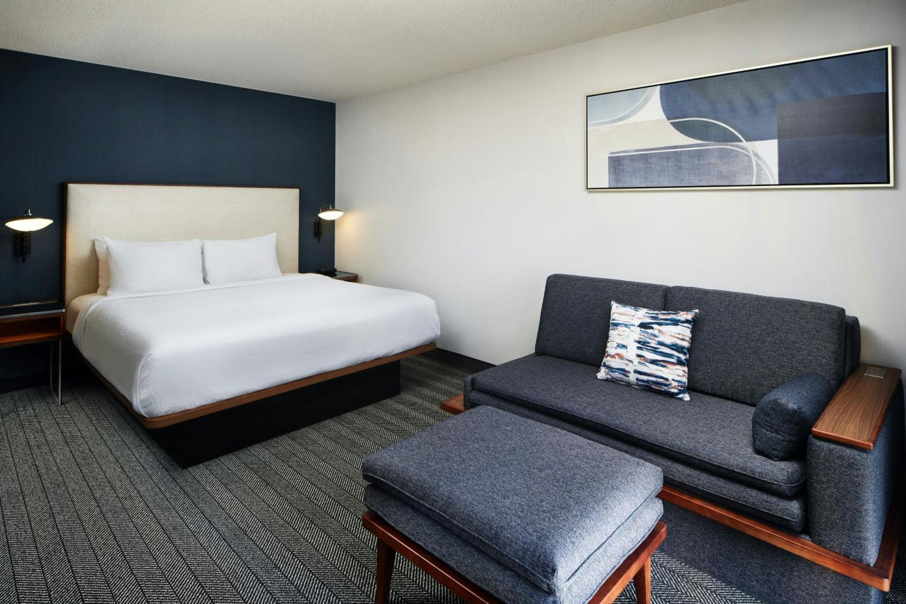 King Room with Balcony and Sofa Bed - Hearing Accessible photo 2