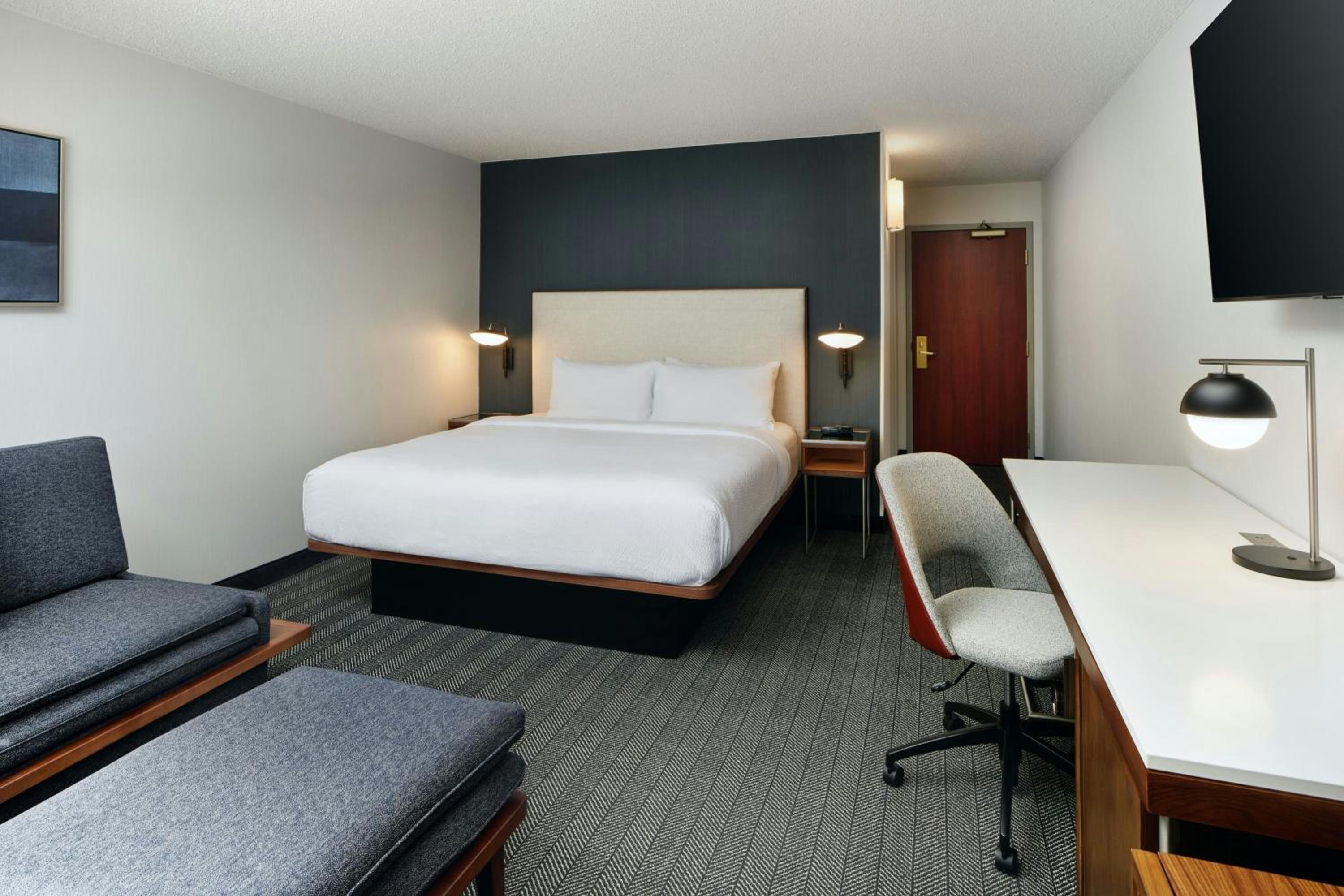 King Room with Roll-In Shower - Mobility Access/Hearing Accessible photo 1