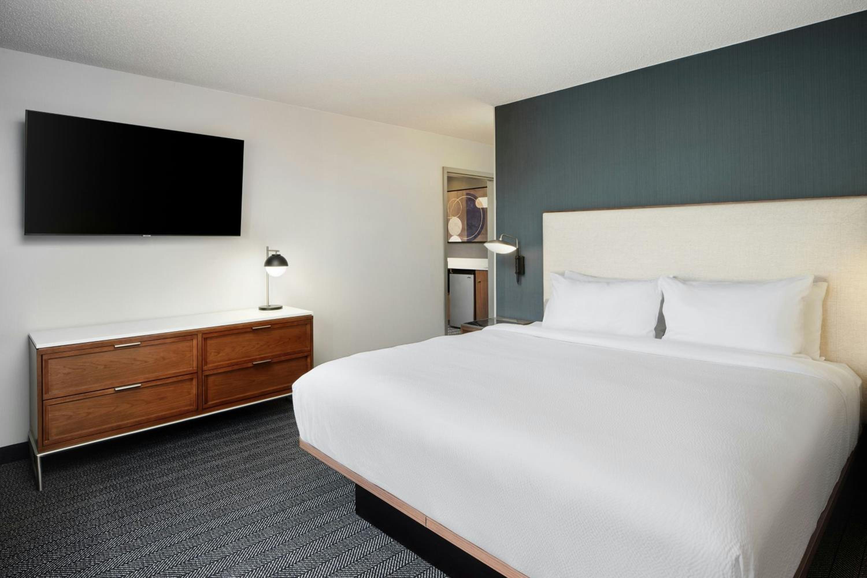 One-Bedroom King Suite with Balcony and Sofa Bed - Hearing Accessible photo 1