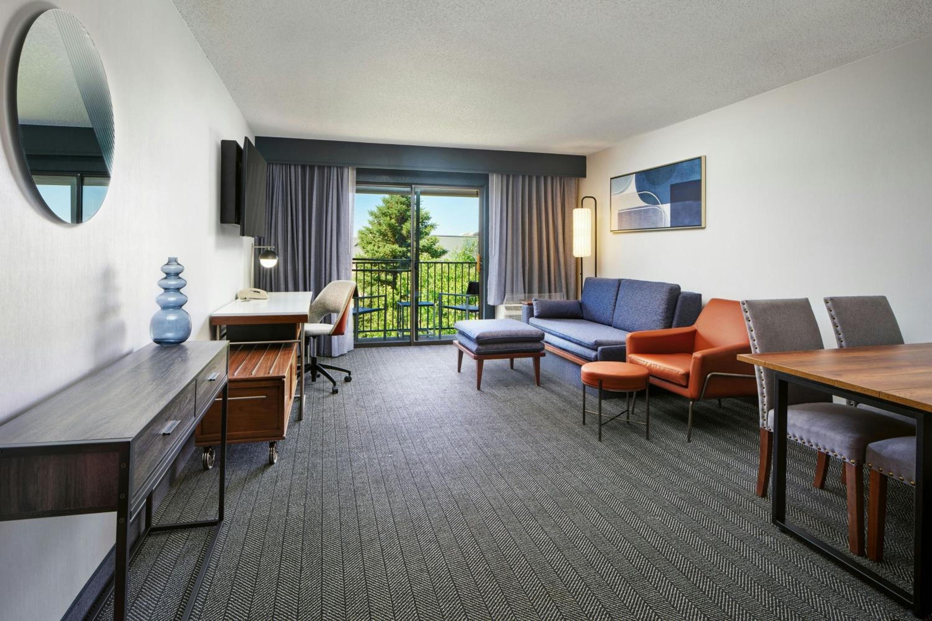 One-Bedroom King Suite with Balcony and Sofa Bed - Hearing Accessible photo 3
