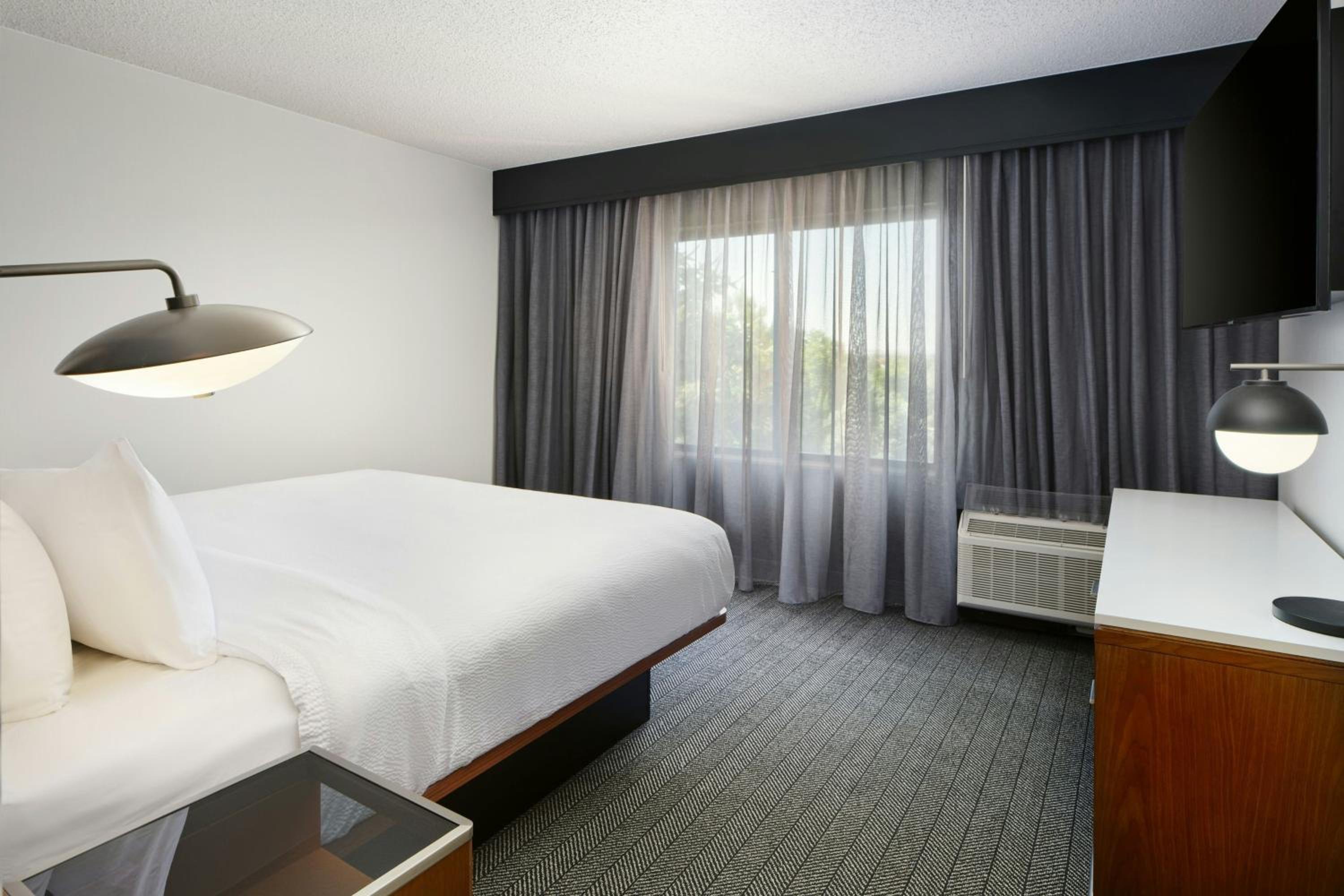 One-Bedroom King Suite with Balcony and Sofa Bed - Hearing Accessible photo 2