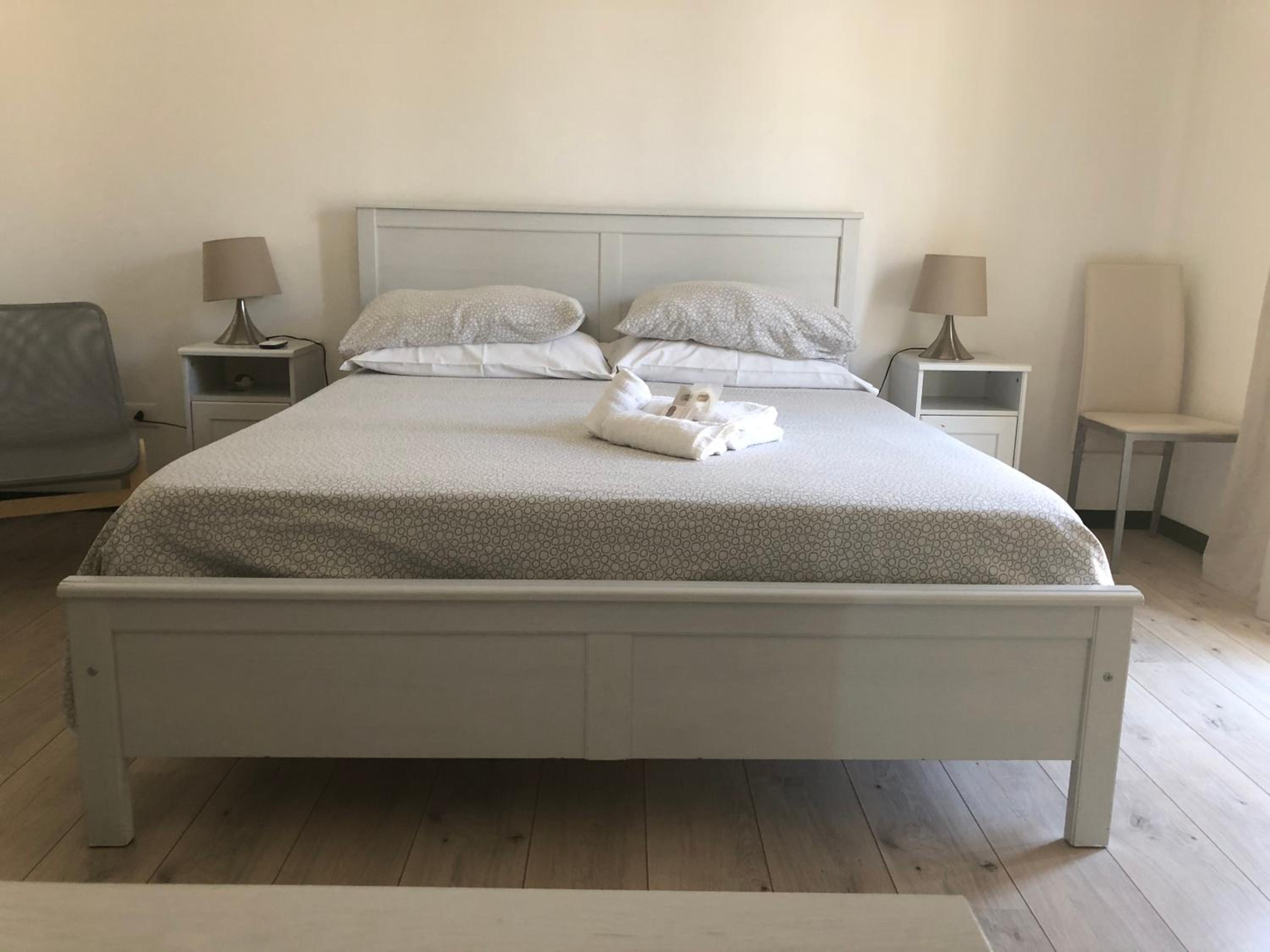 Double Room with Private External Bathroom photo 2