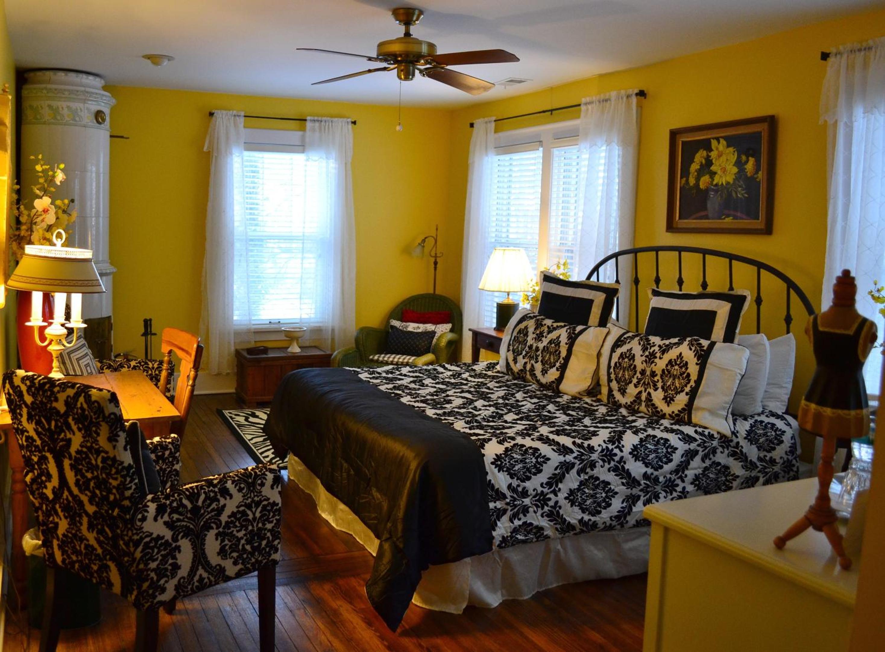 King Room with Bath Tub - The Dandelion photo 1
