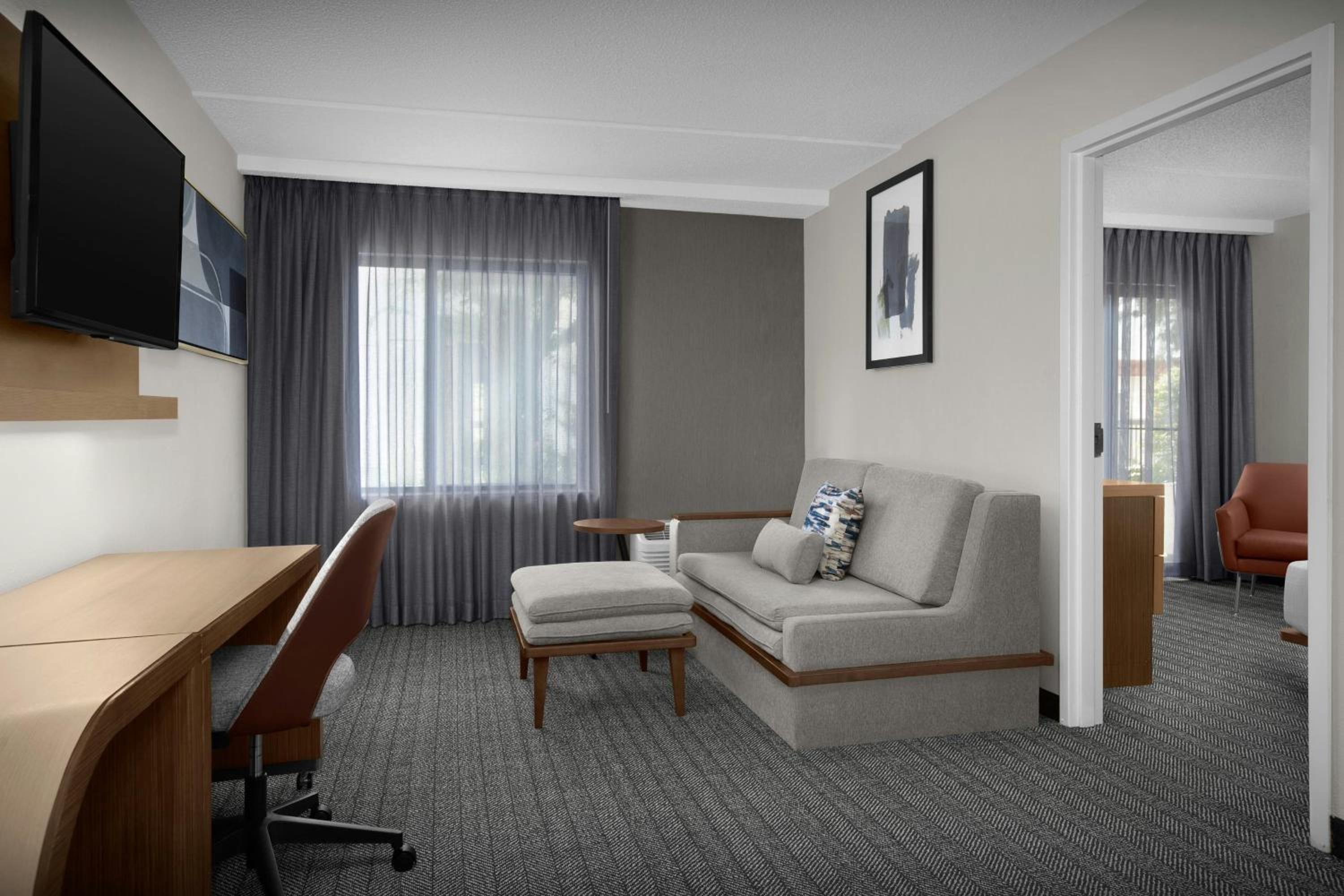One-Bedroom King Suite with Bathtub and Sofa Bed - Mobility Access/Hearing Accessible