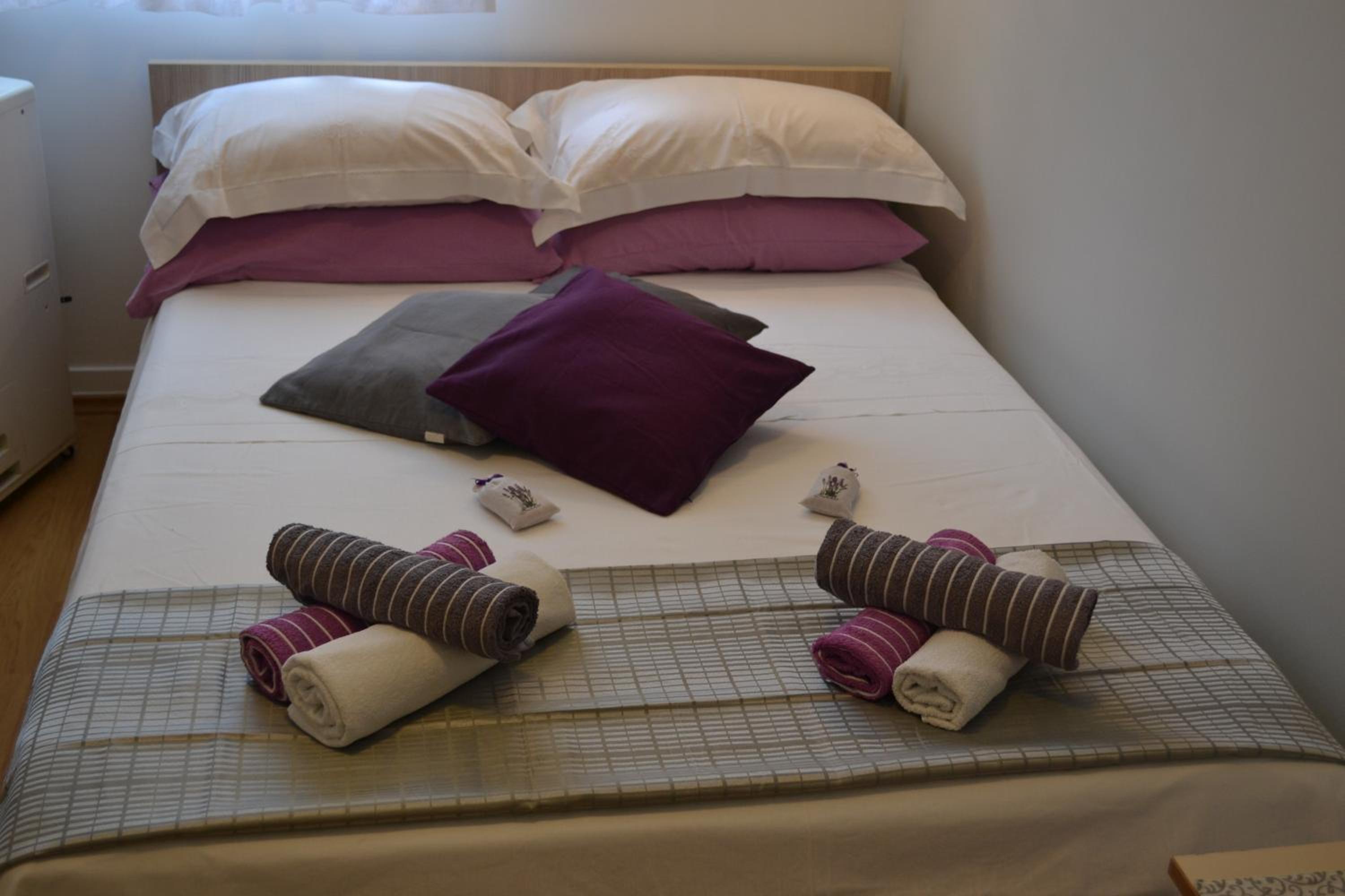 Double Room - Photo 12