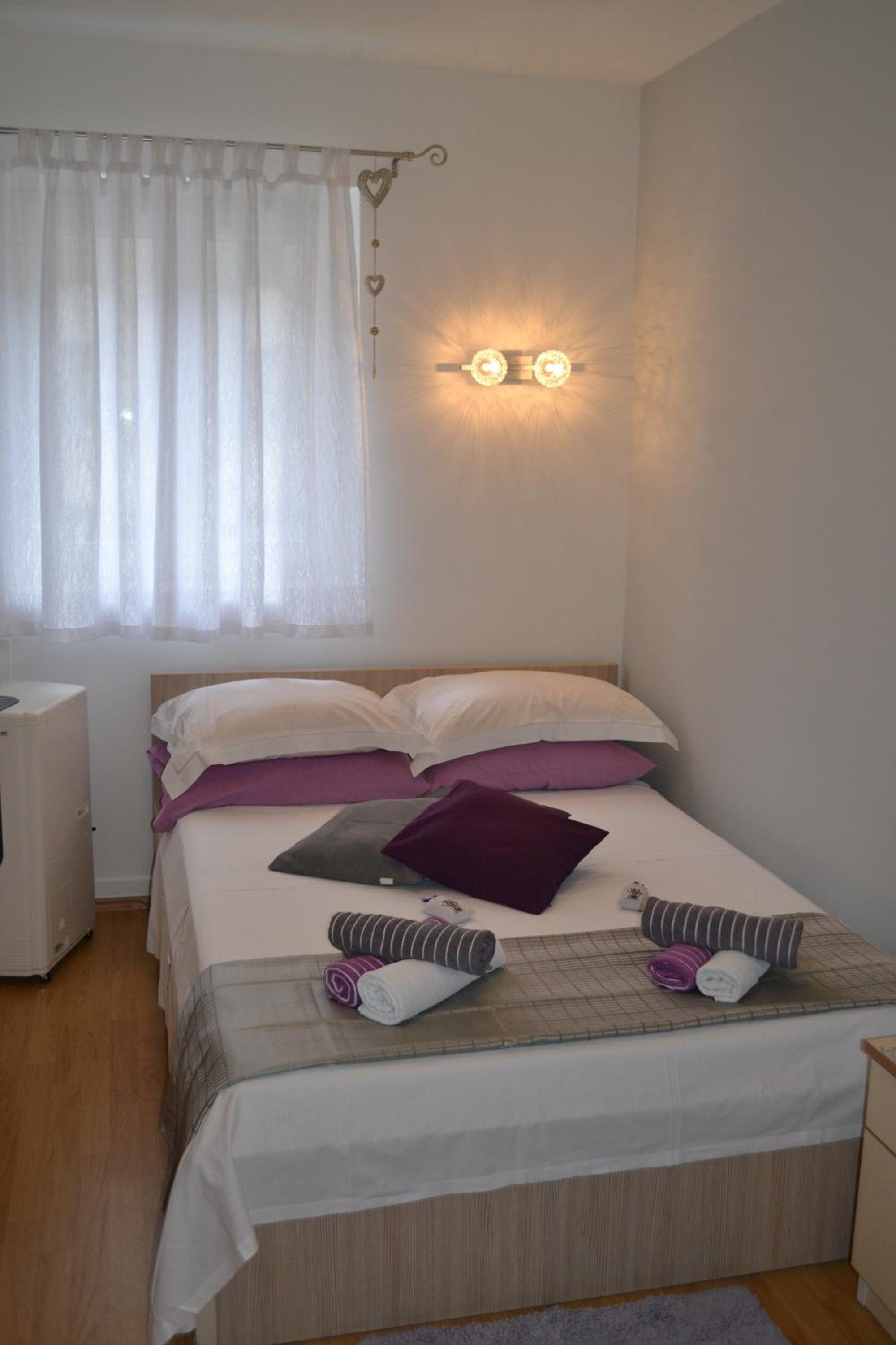 Double Room - Photo 11